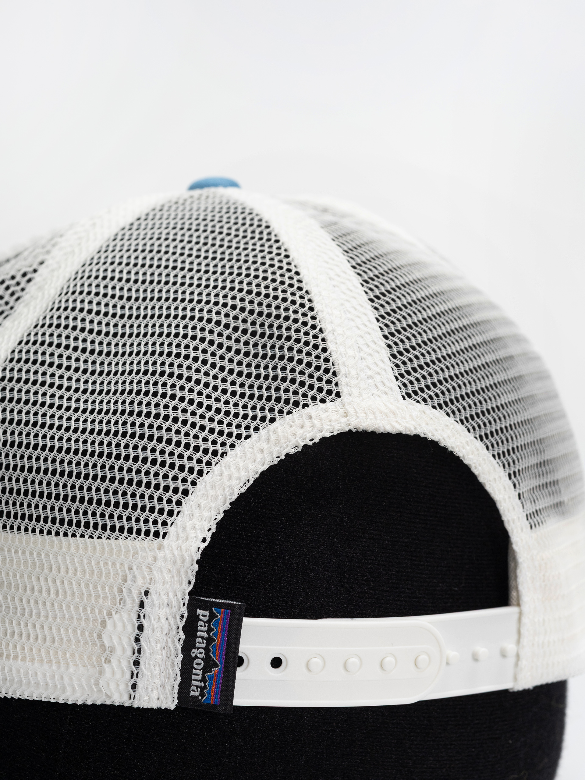 Patagonia P 6 Logo Trucker Cap (shore blue)