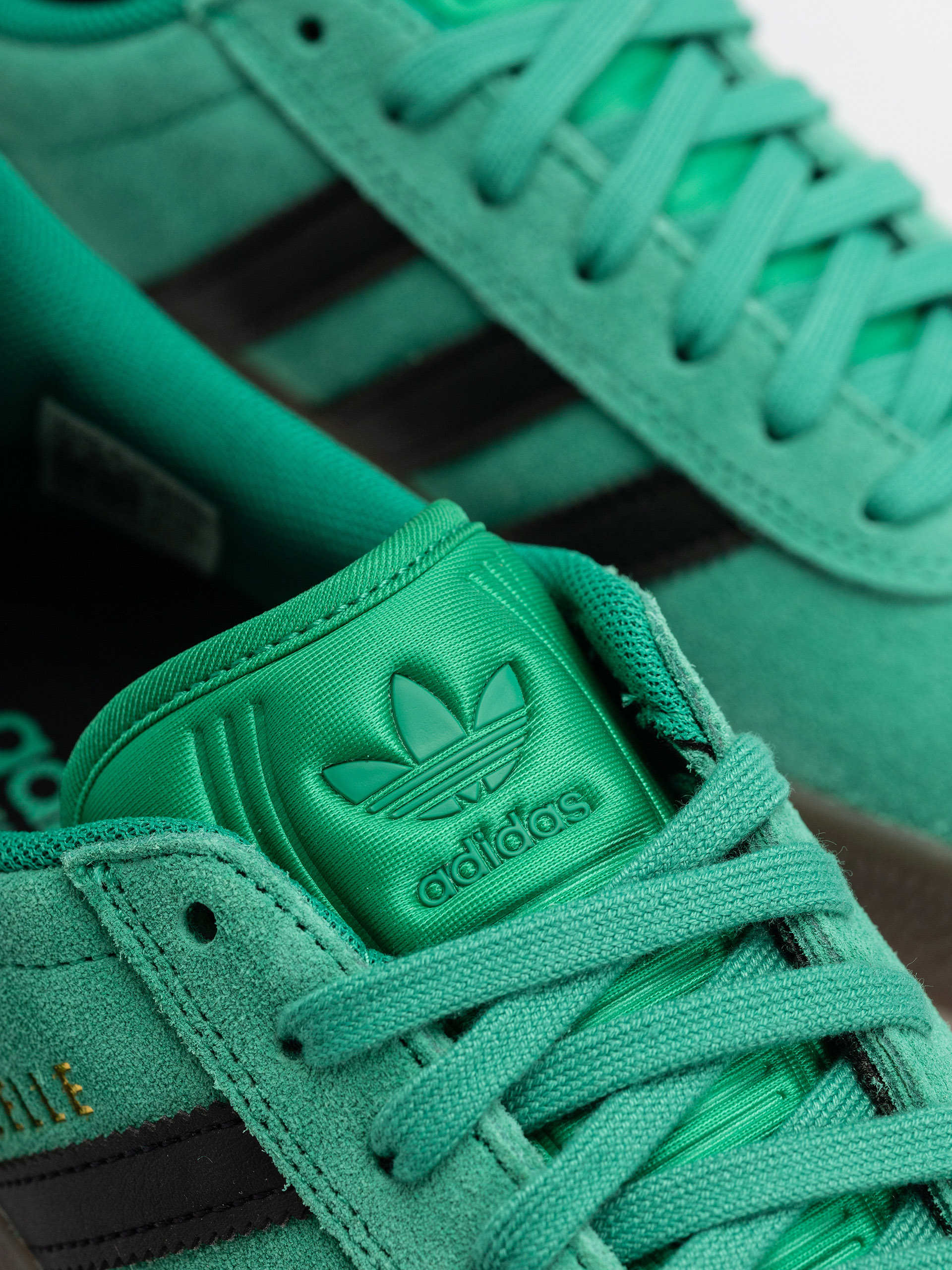 adidas Gazelle Adv Schuhe (cougrn/cblack/gum5)