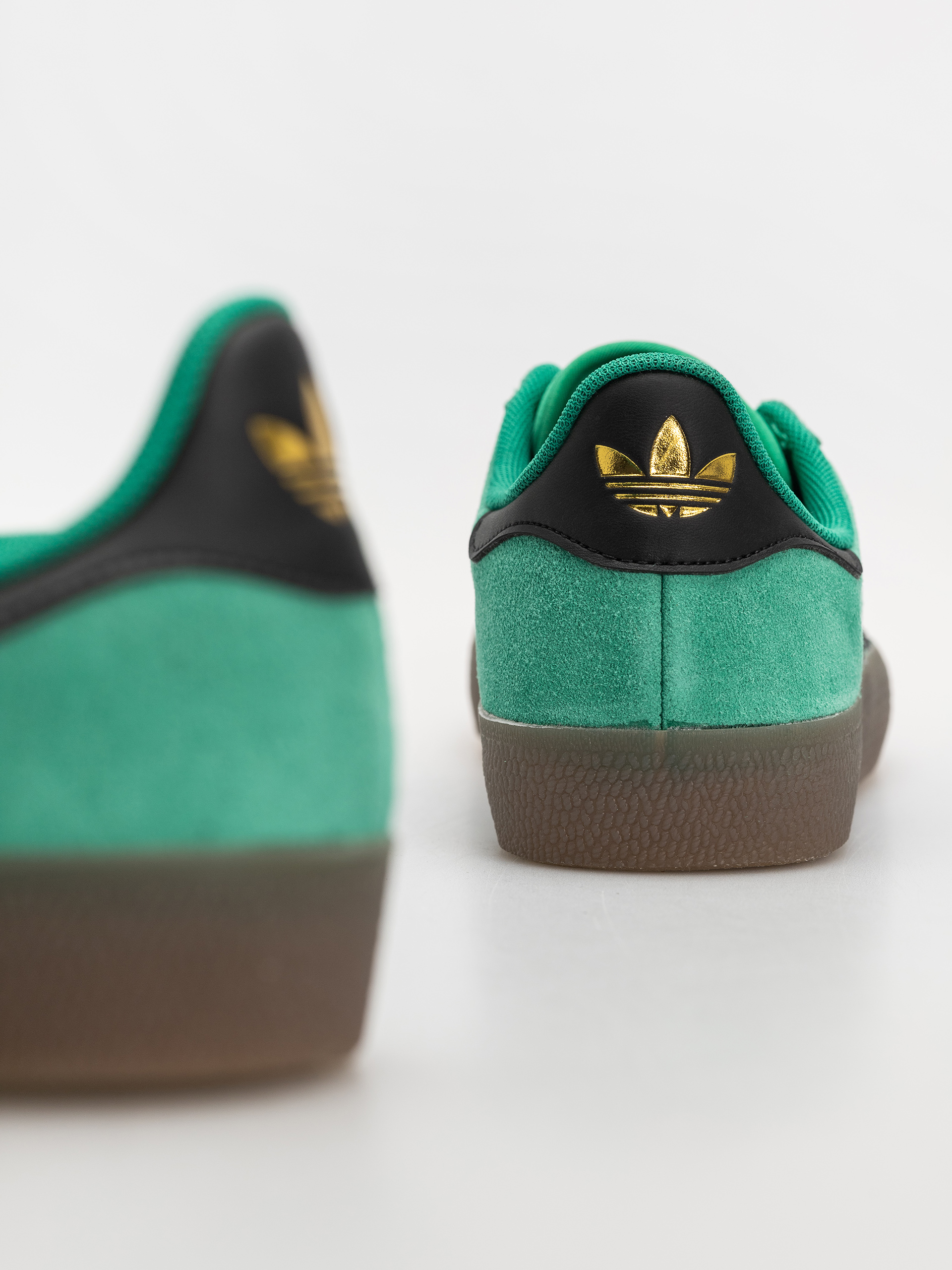 adidas Gazelle Adv Shoes (cougrn/cblack/gum5)