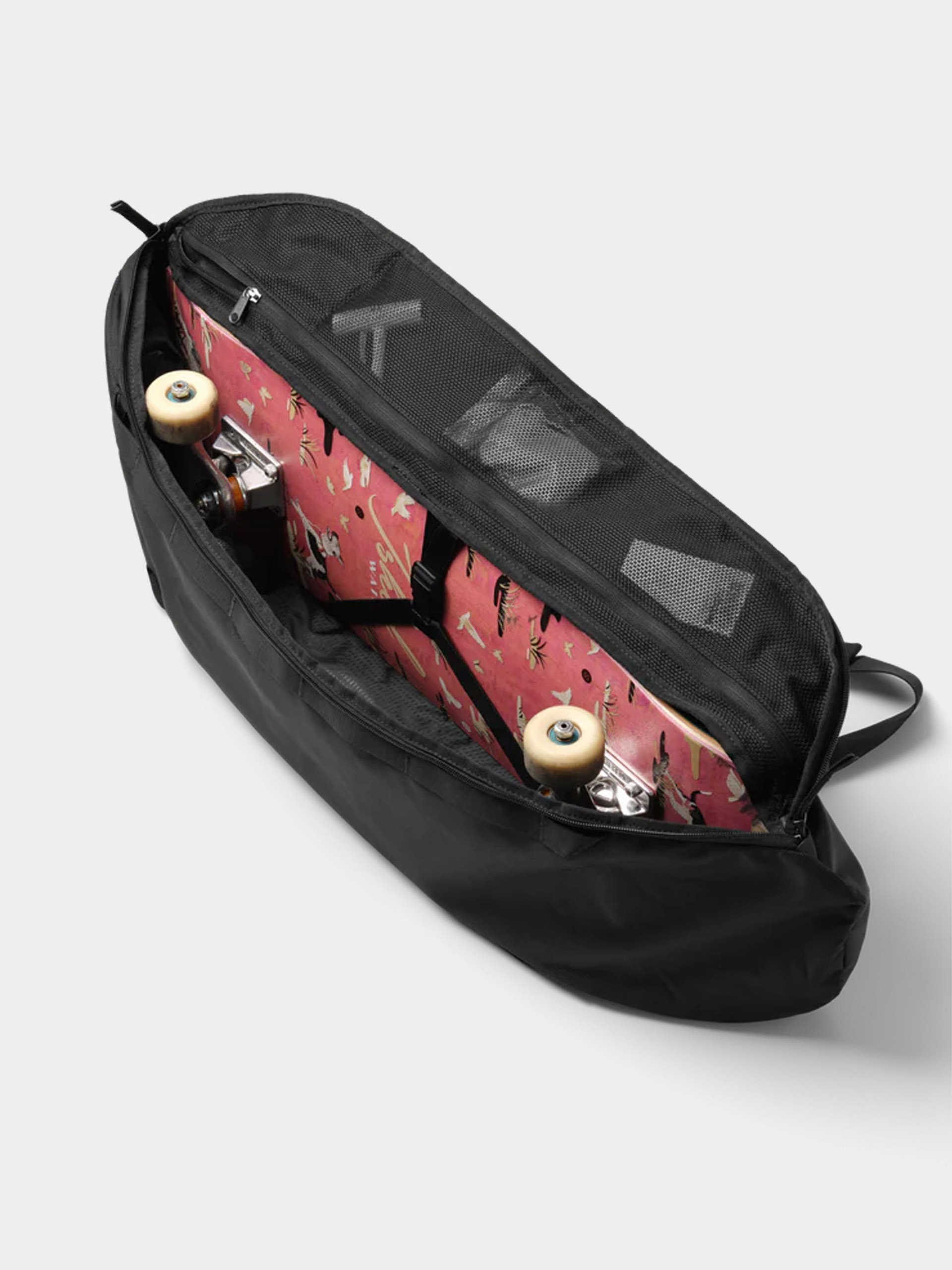 Db Backpack Skate Carrier 32L (black out)