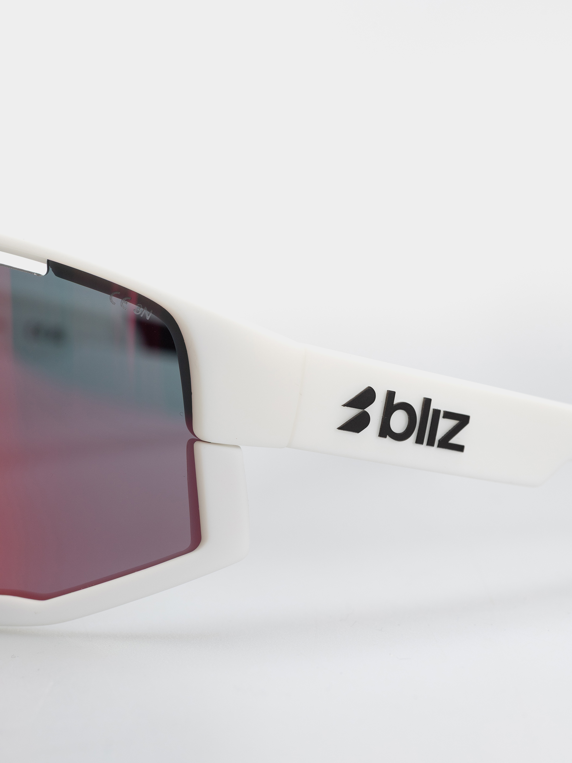 Bliz Fusion Sonnenbrille (matt white/matt white jawbone + spare jawbone in black/smoke w red multi)