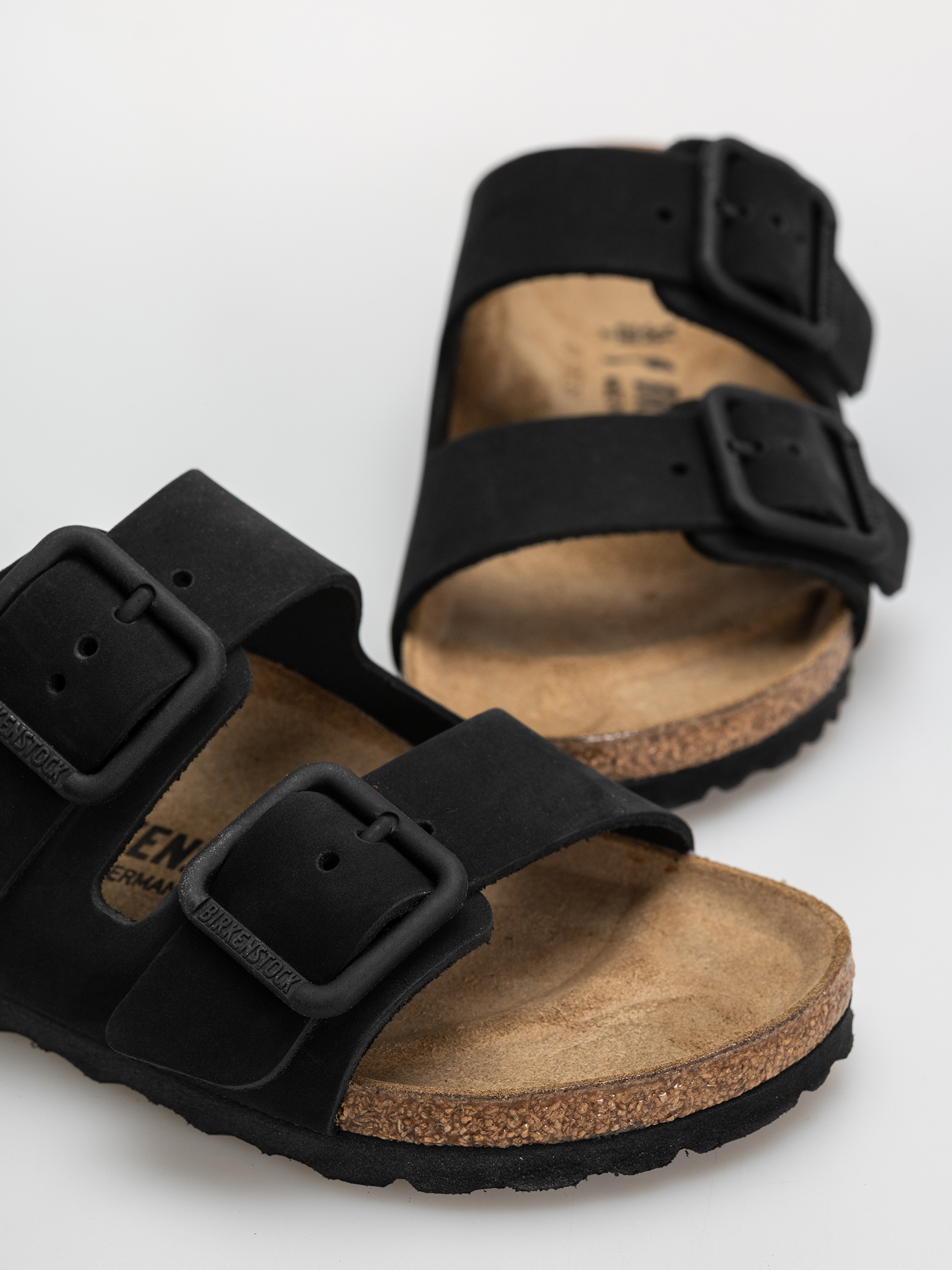 Birkenstock Arizona Wire Buckle Nubuck Leather Narrow Flip-flops (black)