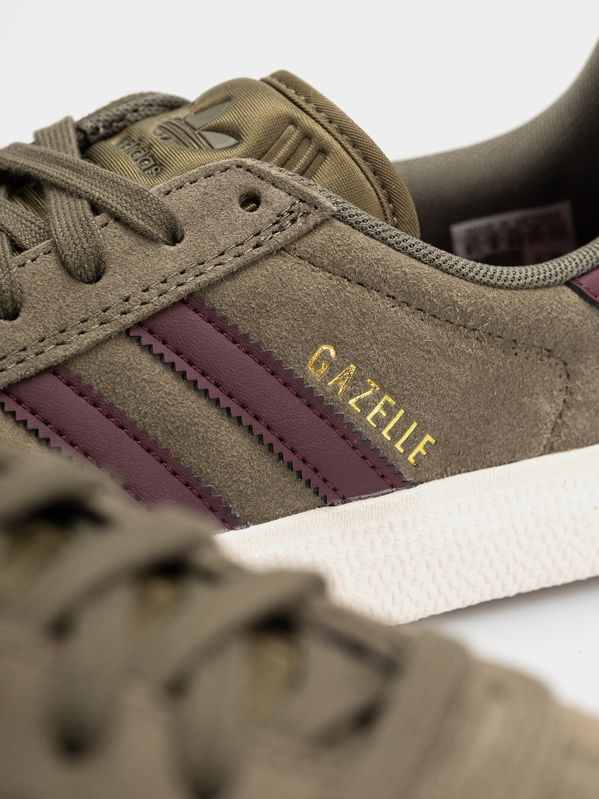adidas Gazelle Adv Shoes (olistr/maroon/cwhite)