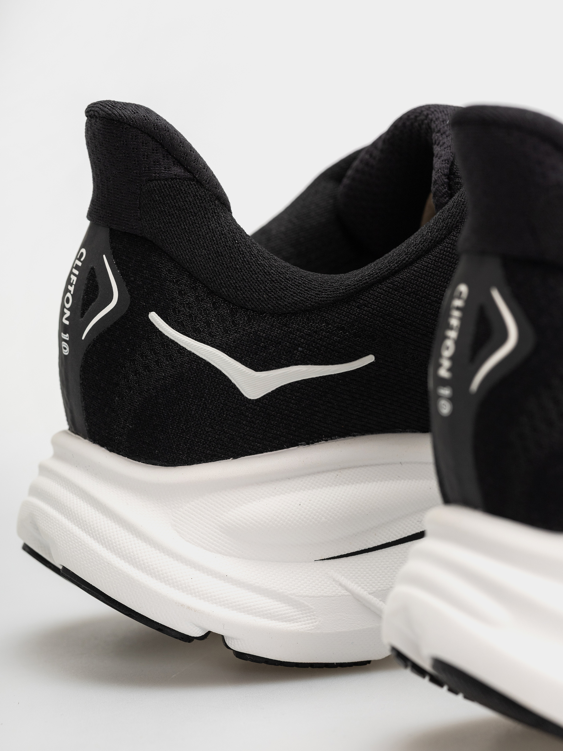Hoka Clifton 10 Shoes (black/white)