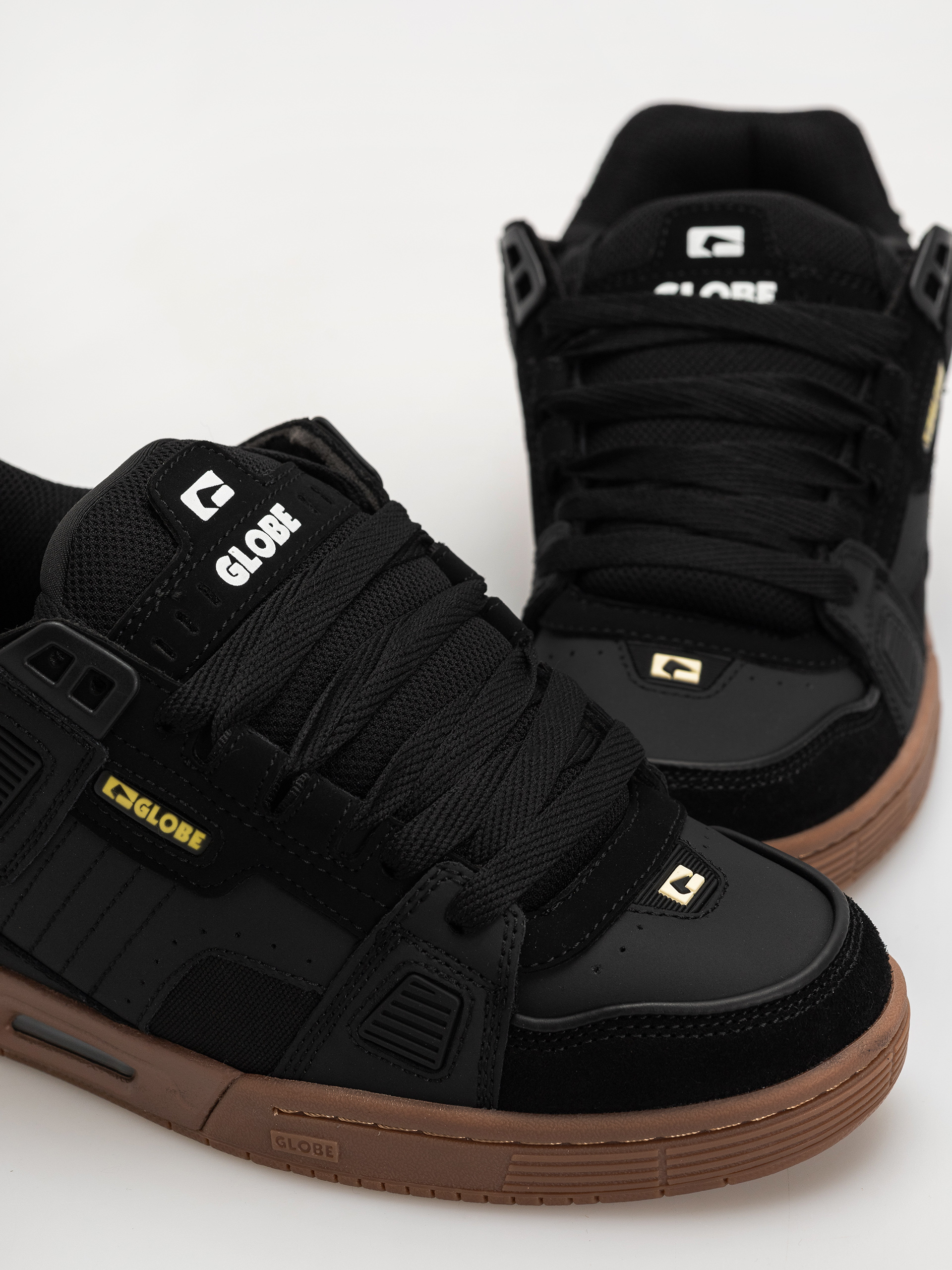Globe Shoes Sabre (onyx/gum)