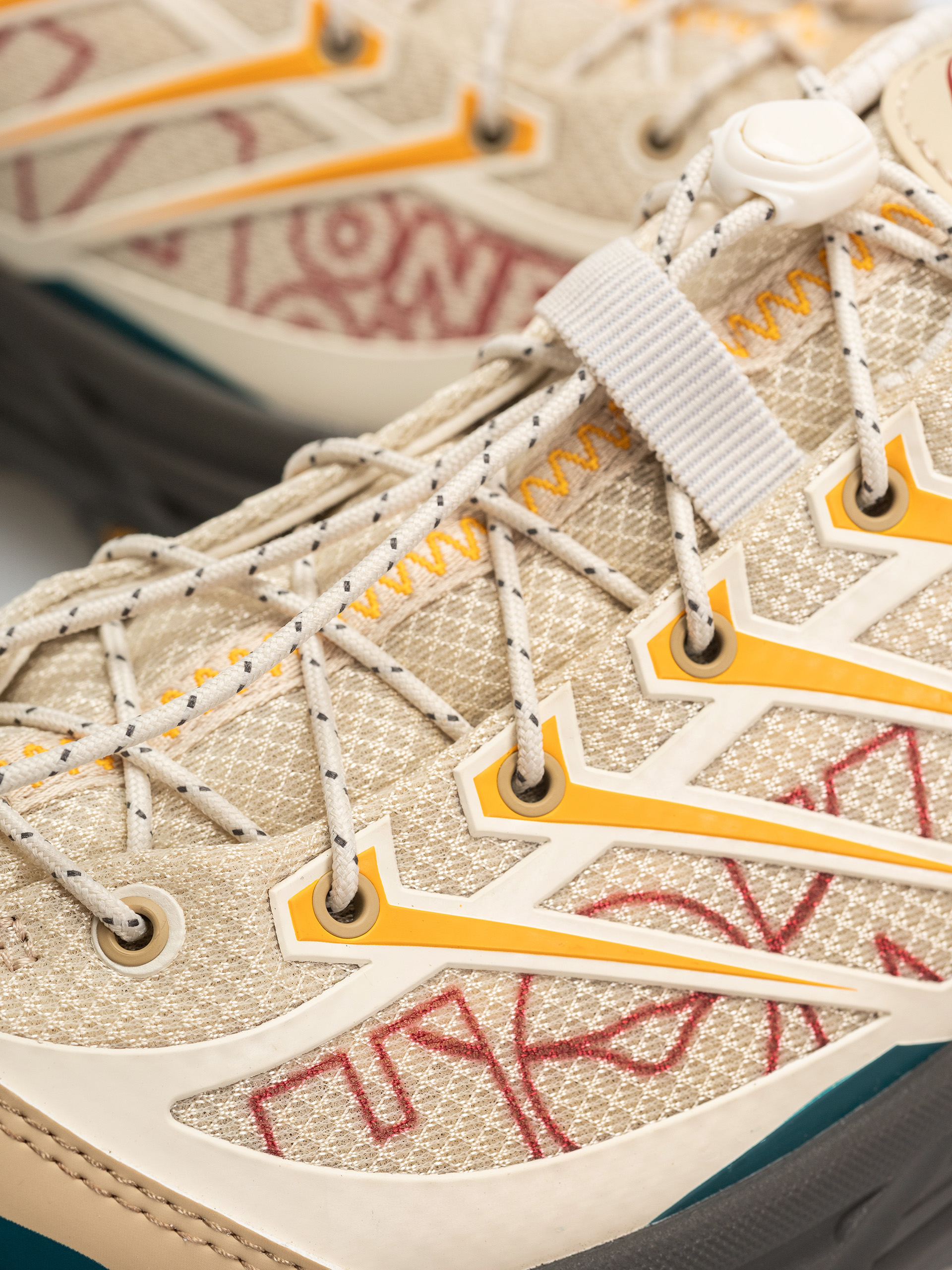 Hoka Shoes Mafate Three2 Wordmark (cream/khaki)