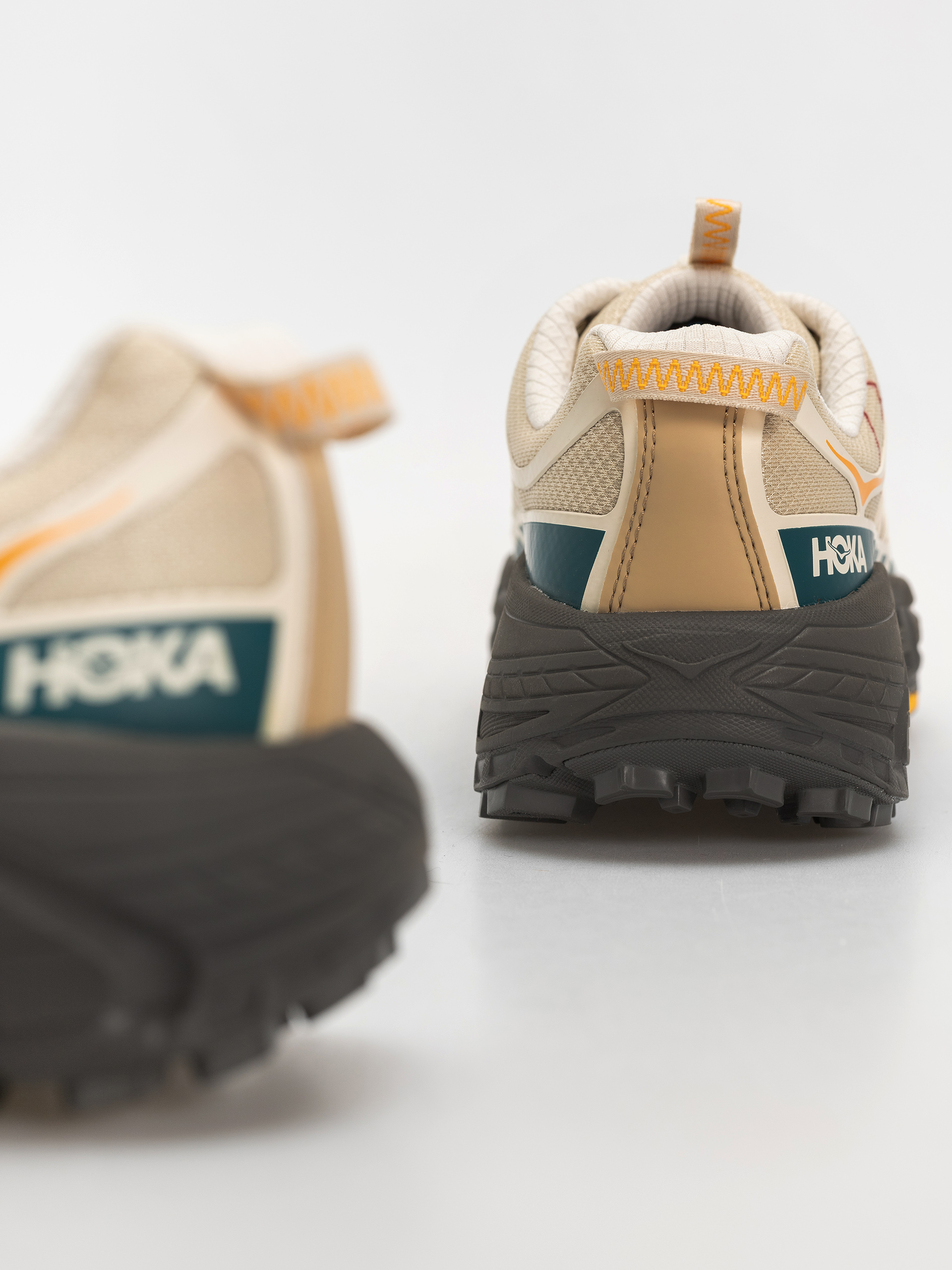 Hoka Shoes Mafate Three2 Wordmark (cream/khaki)