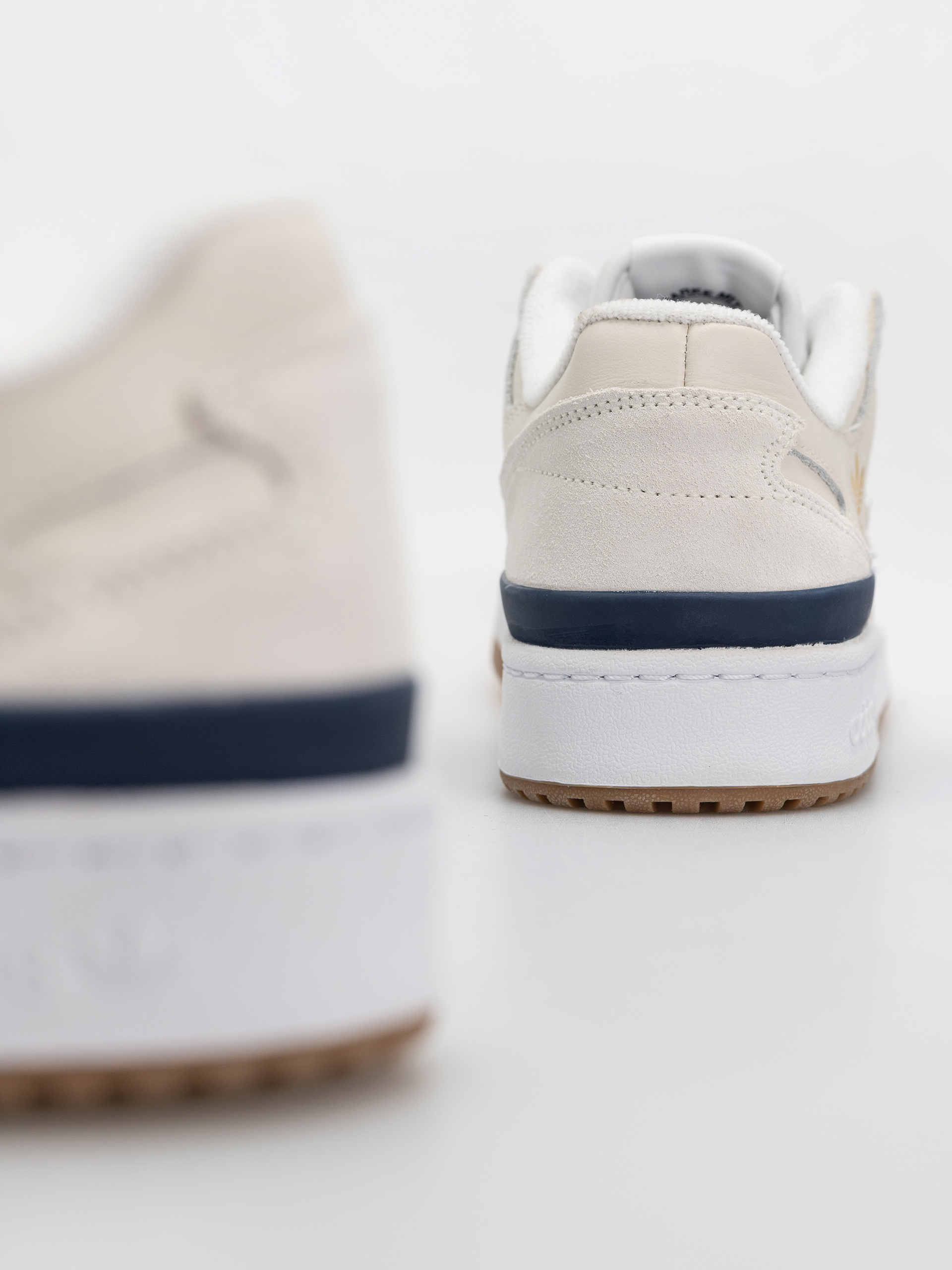 adidas Forum 84 Low Adv Shoes (cwhite/conavy/ftwwht)