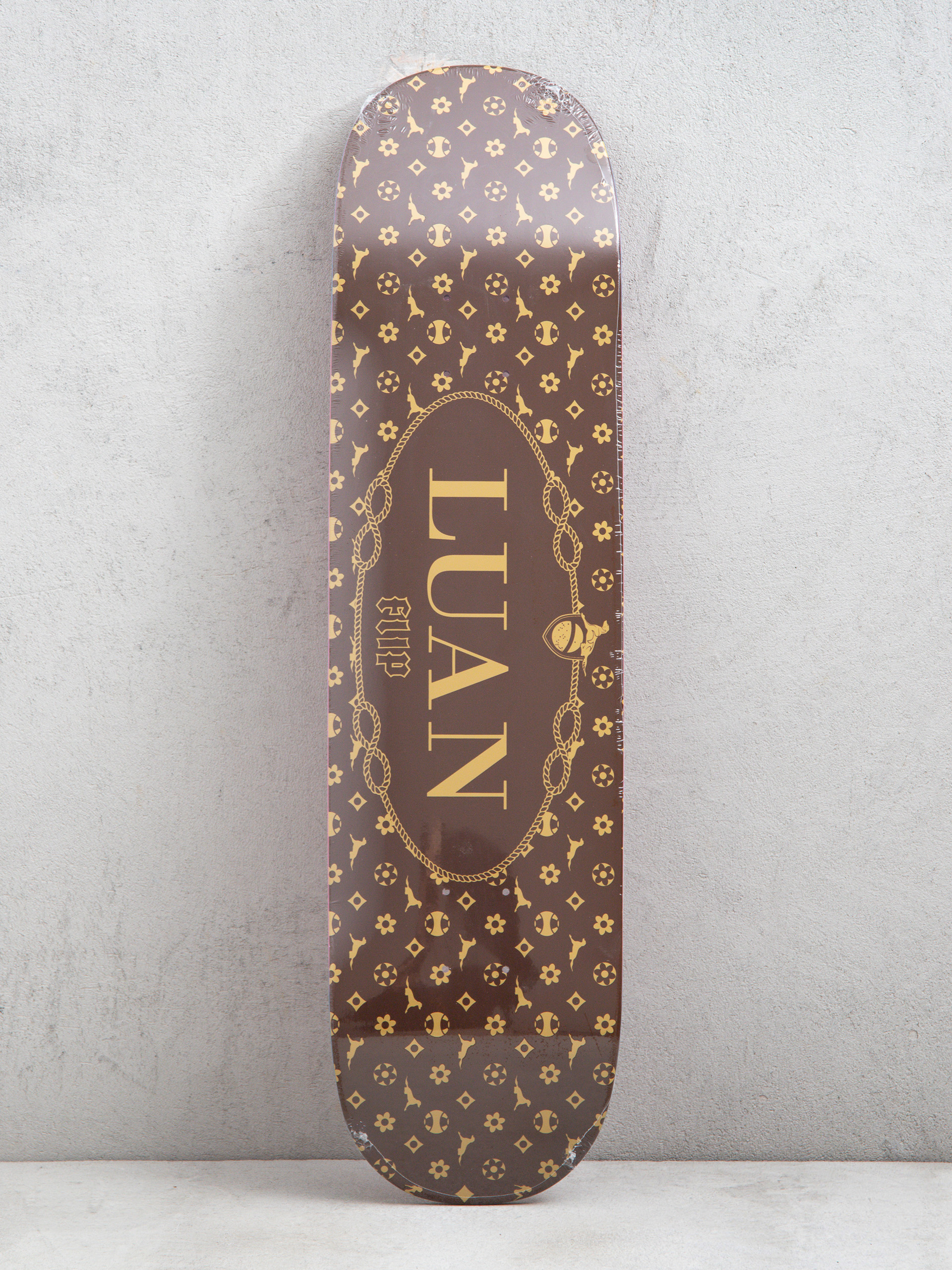 Flip Monograms Oliveira Deck
