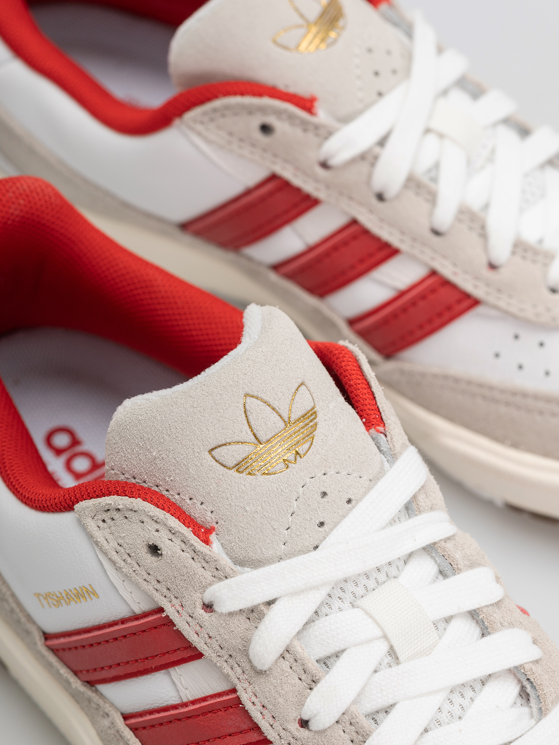 adidas Tyshawn II Schuhe (ftwwht/betsca/cwhite)