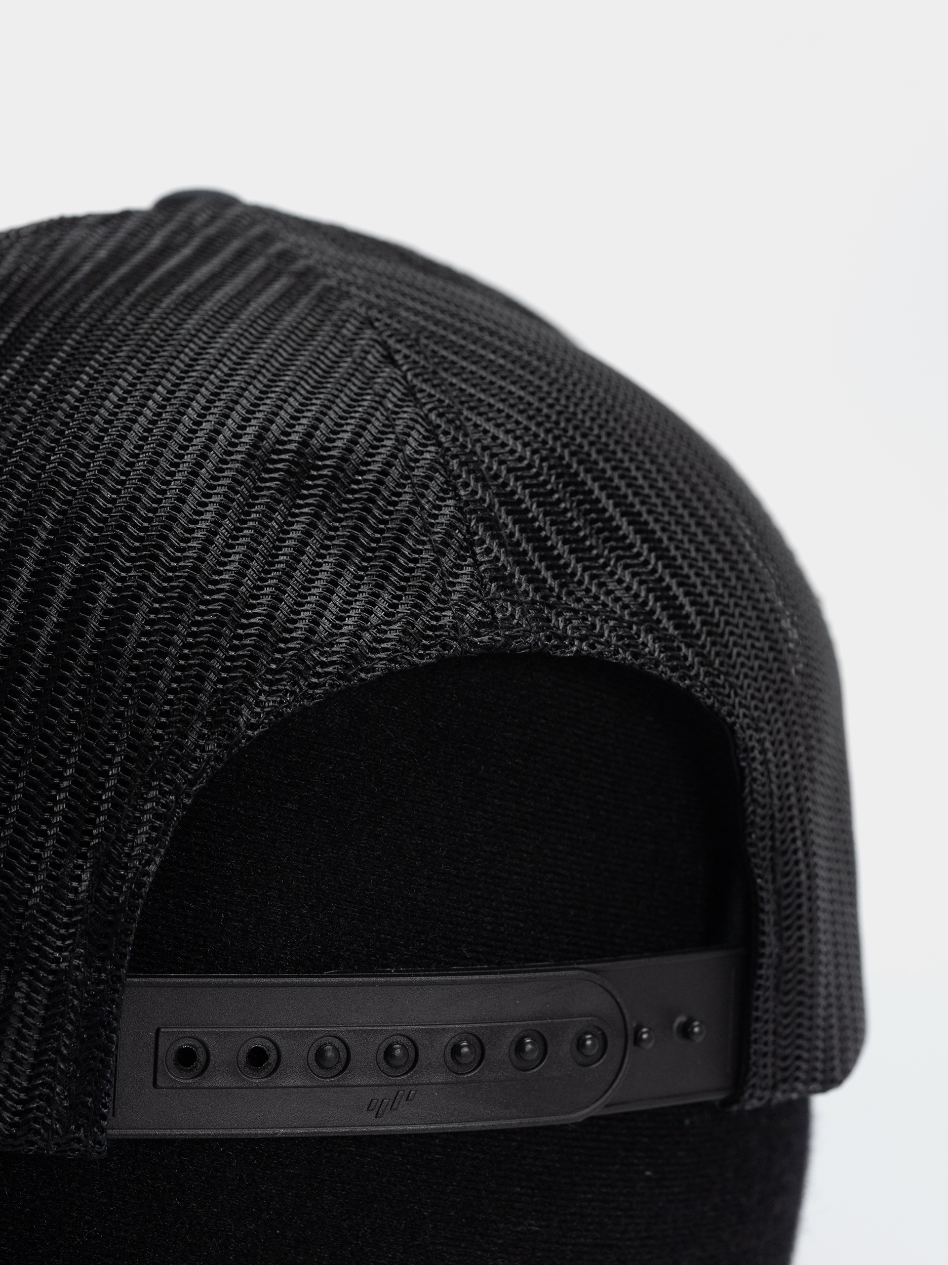 Columbia Mesh Snap Back Cap (black)