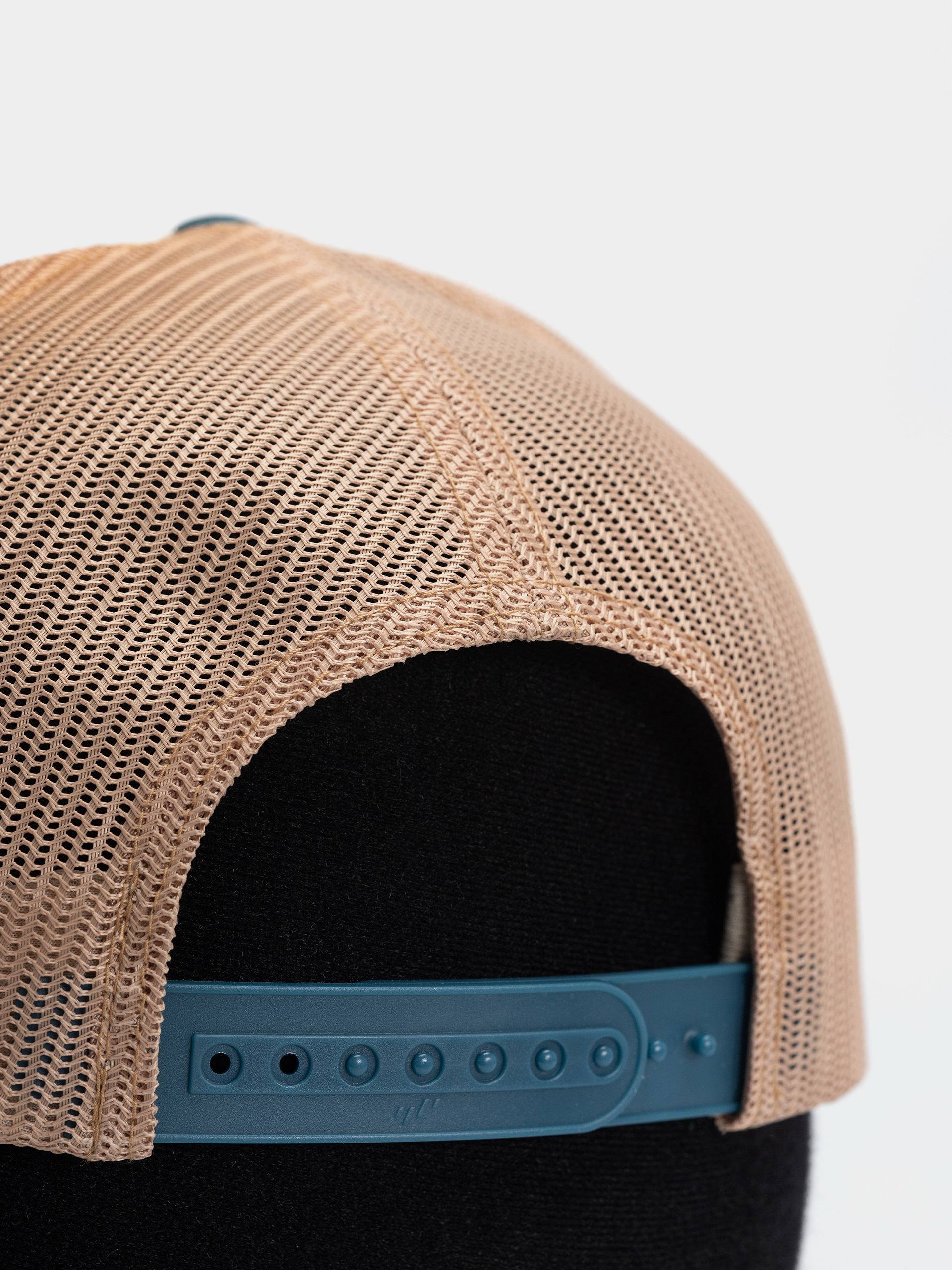 Columbia Mesh Snap Back Cap (everblue/pnw bear)