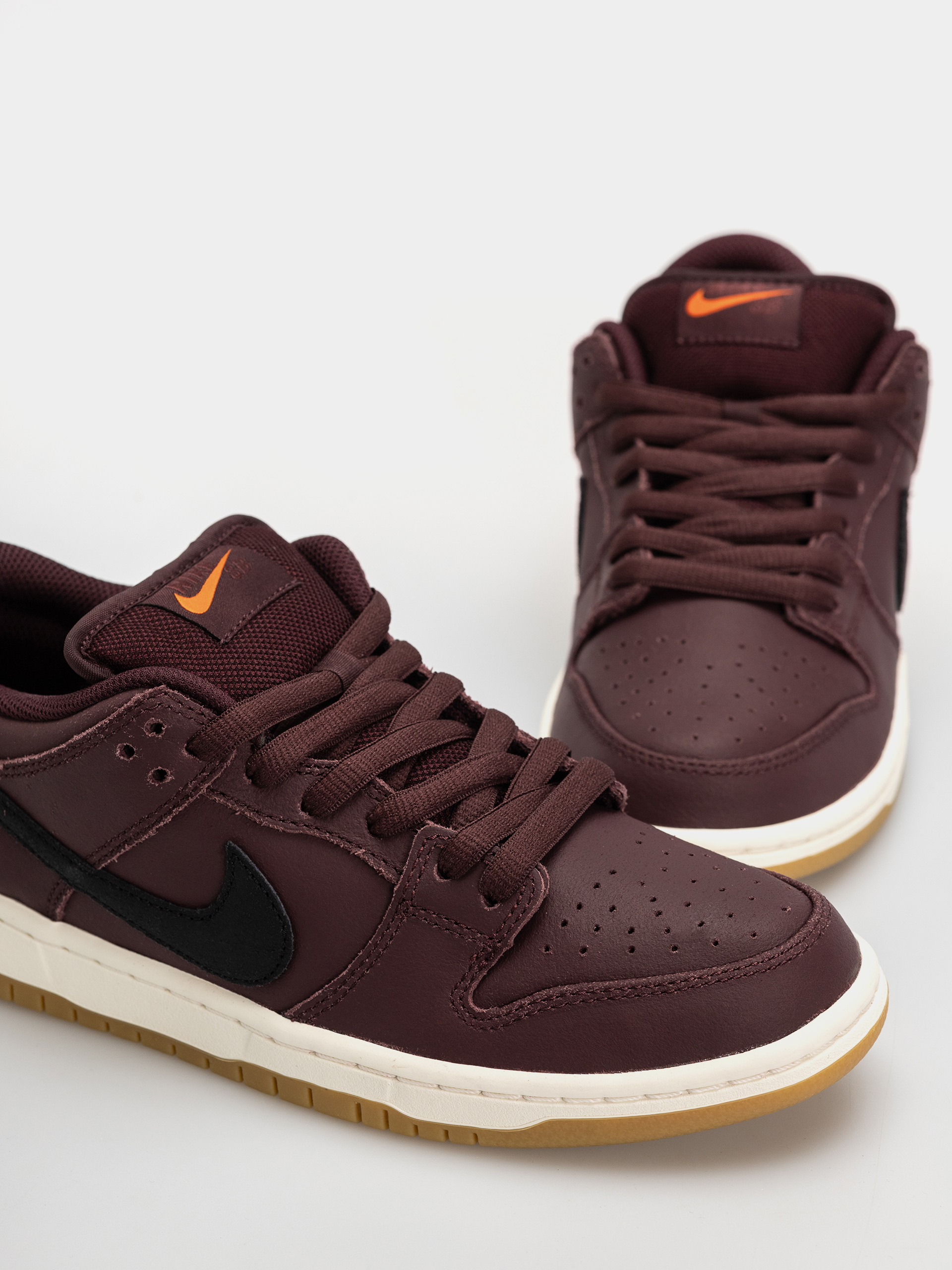 Nike SB Dunk Low Pro ISO Schuhe (burgundy crush/black mystic dates sail)