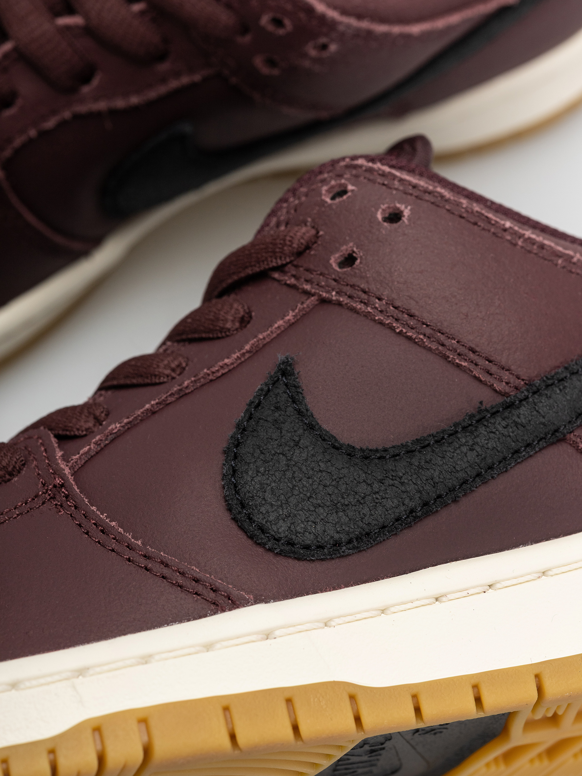 Nike SB Dunk Low Pro ISO Shoes (burgundy crush/black mystic dates sail)