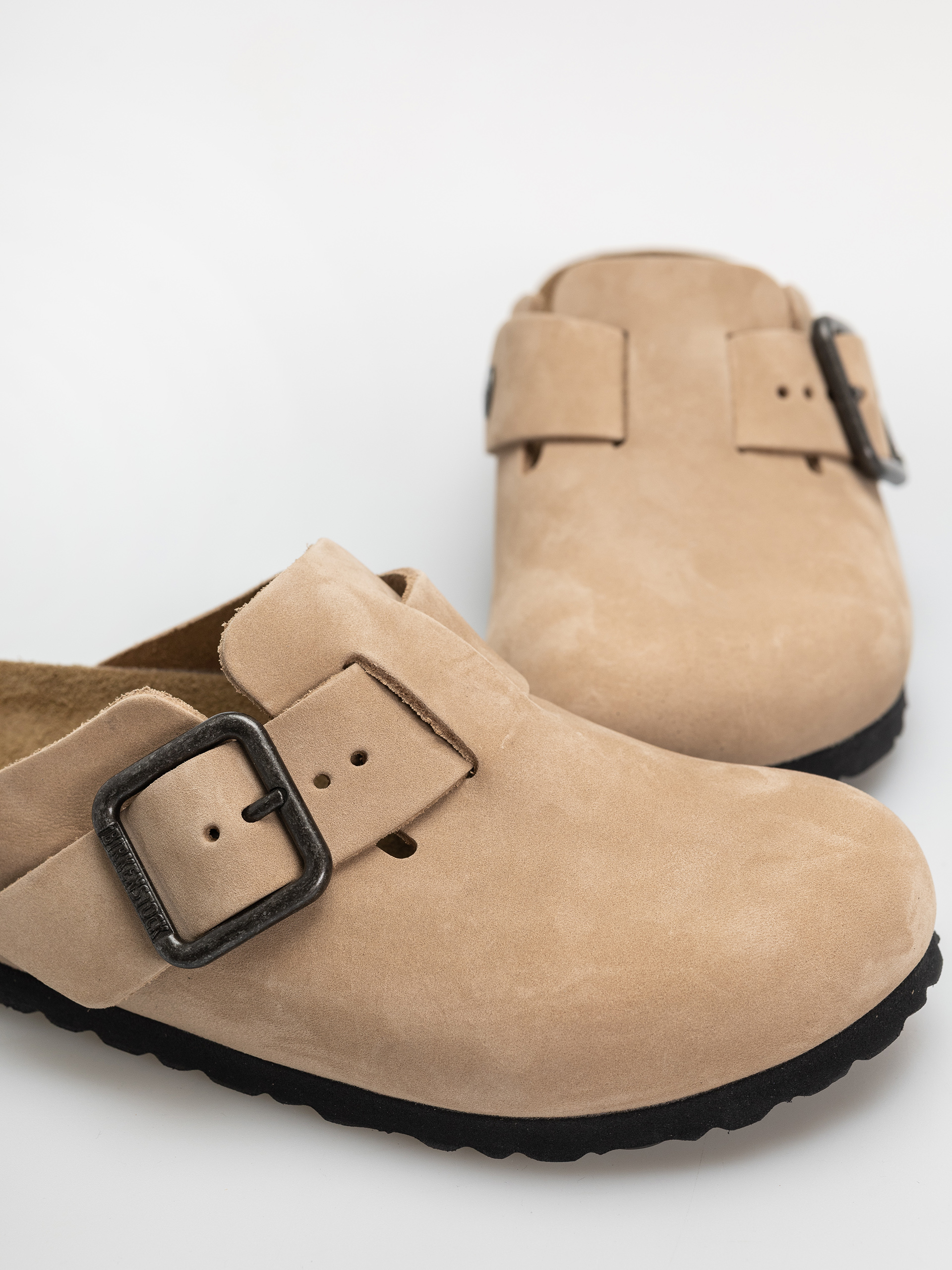 Birkenstock Flip Flops Boston Wire Buckle Nubuck Leather Narrow (sandcastle)