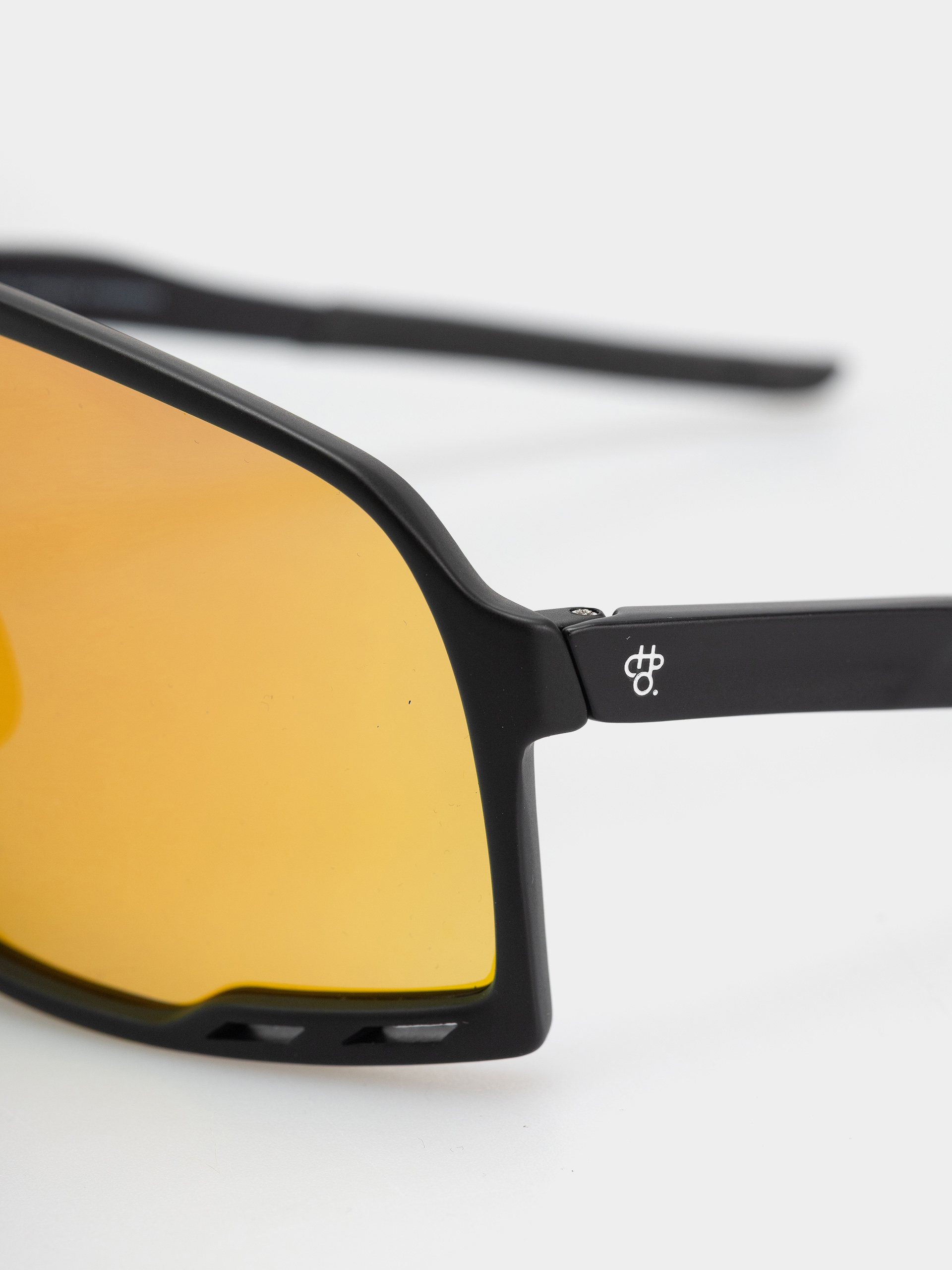 CHPO Henrik Sunglasses (matte black/red mirror)