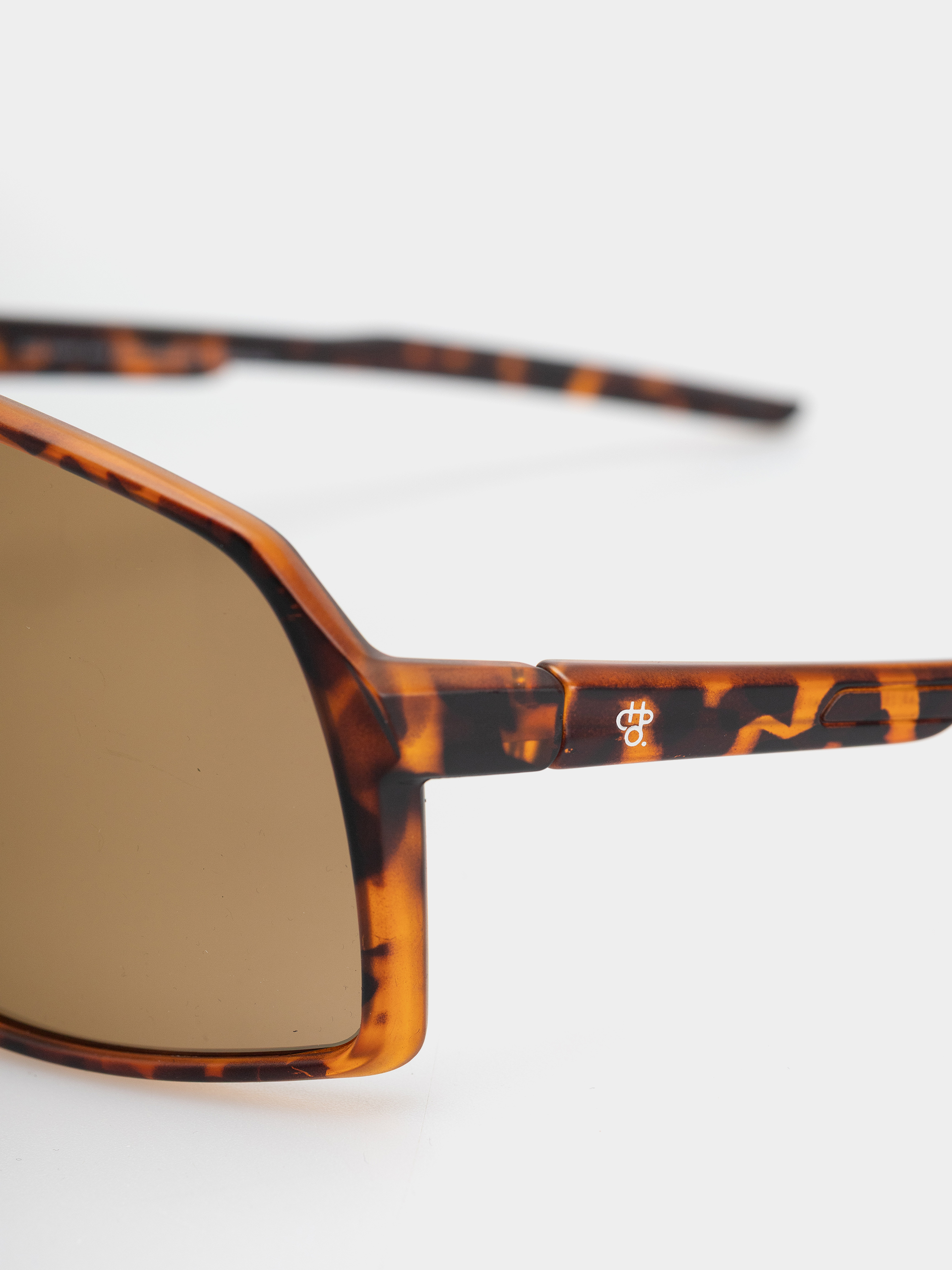CHPO Erica Sunglasses (matte turtle brown/gold mirror)