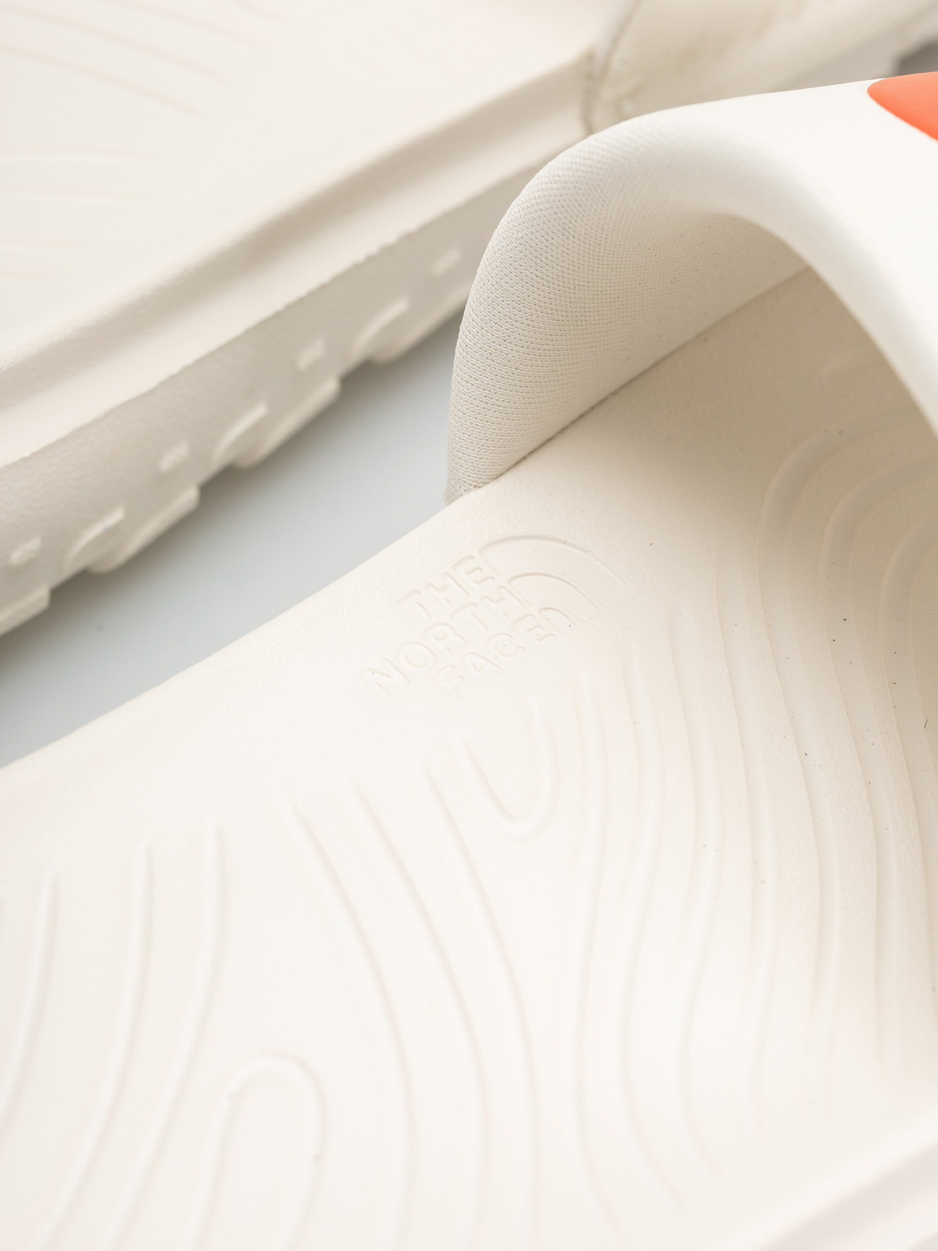 The North Face Never Stop Cush Flip Flops (white dune/lava)