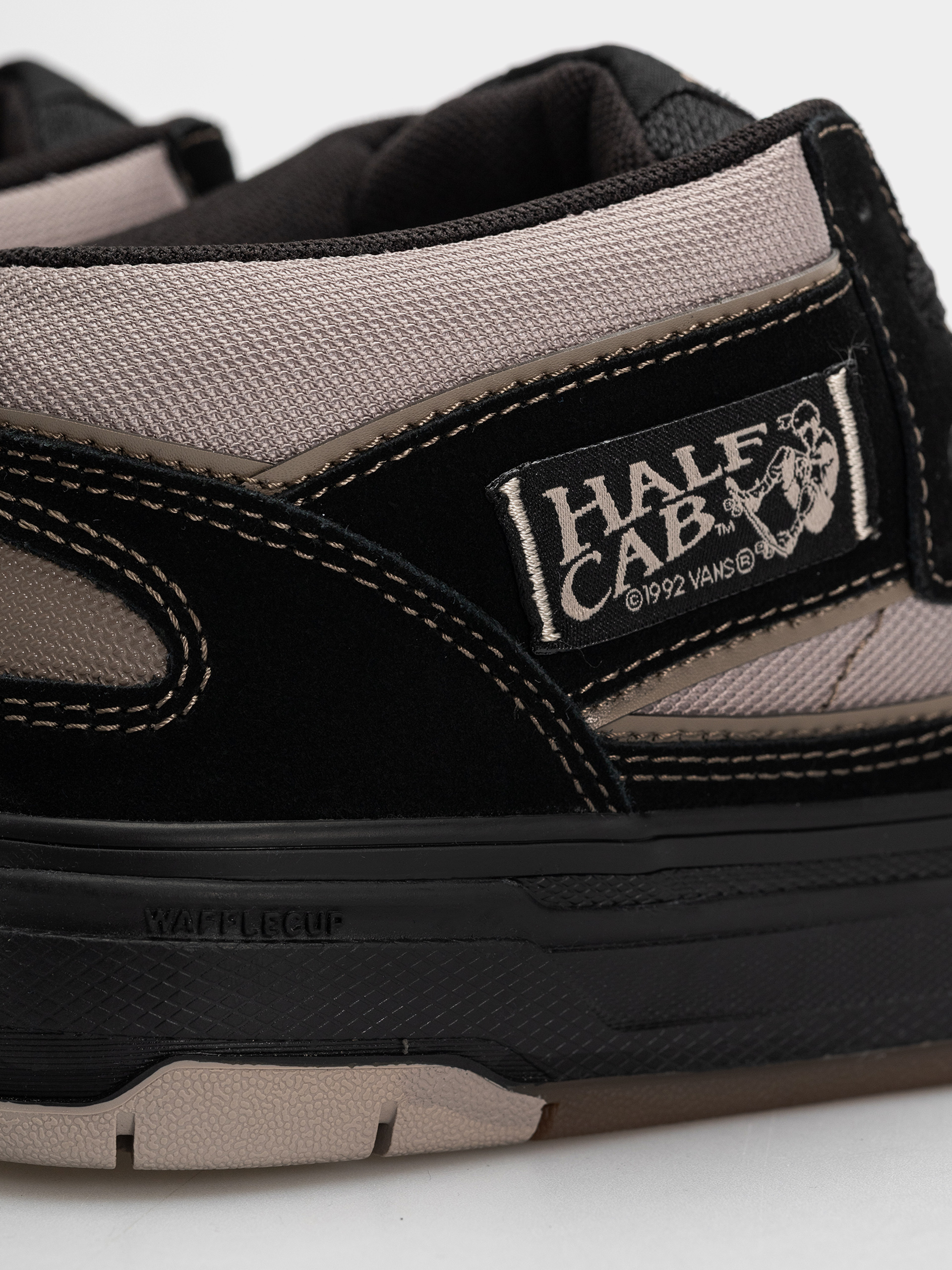 Vans Skate Half Cab Wafflecup Shoes (black/peyote)