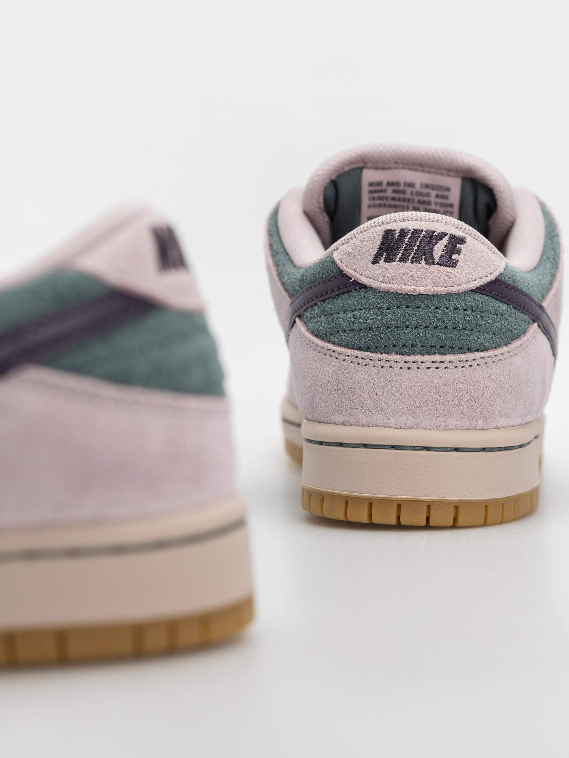 Nike SB Dunk Low Pro Shoes (mineral slate/dark raisin/particle rose)