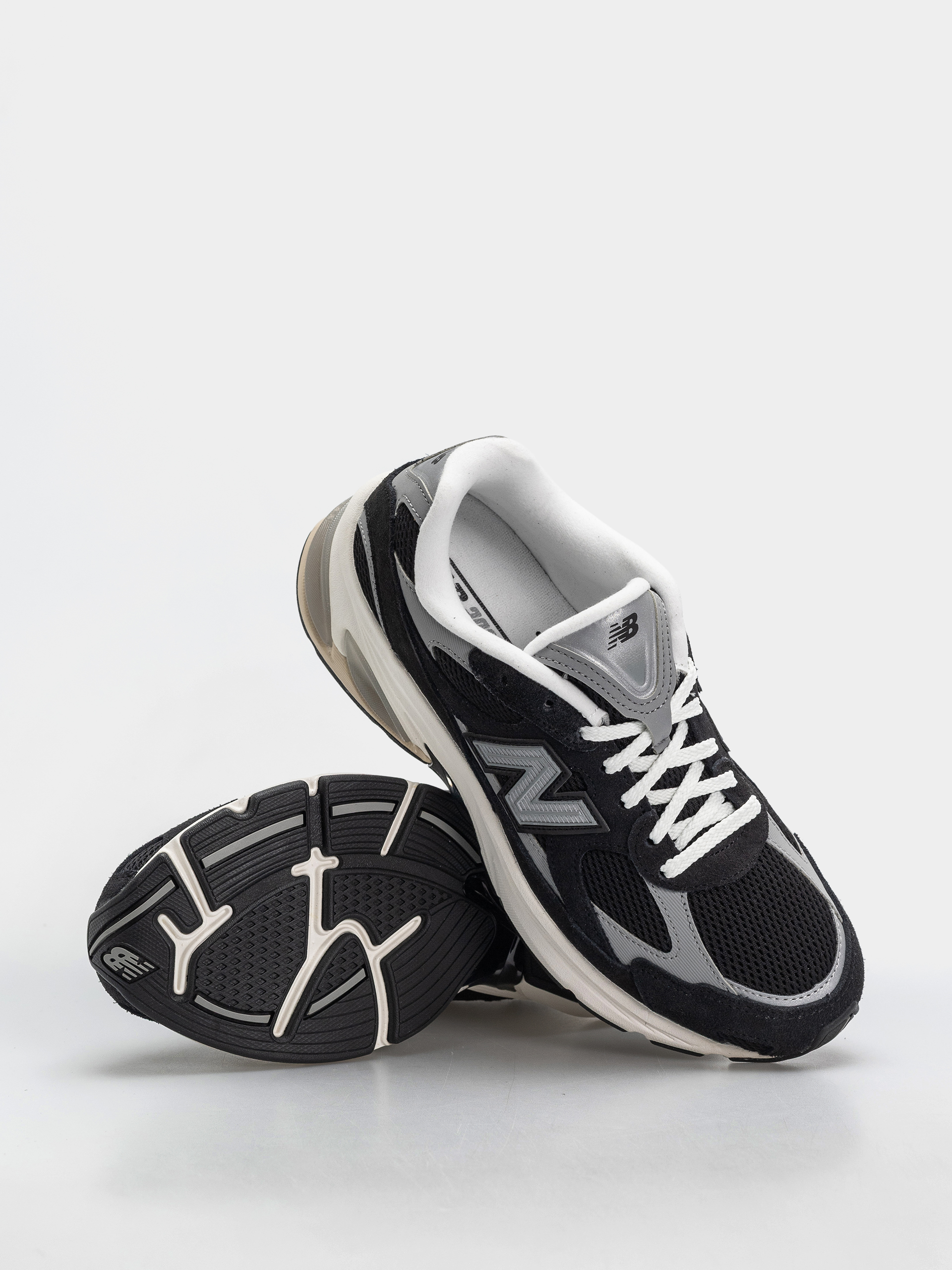 New Balance 2010 Shoes (black/shadow grey/sea salt)