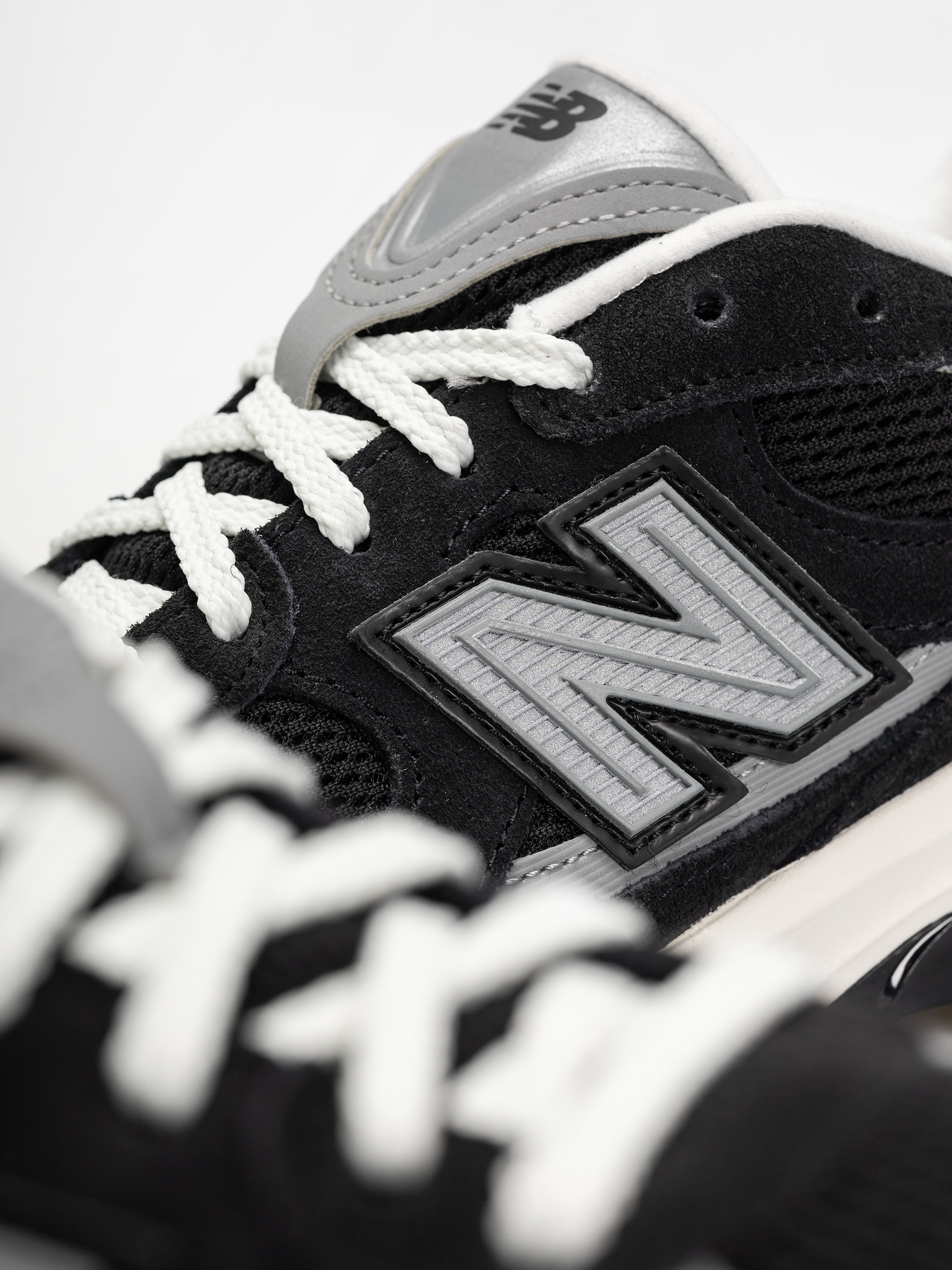 New Balance 2010 Shoes (black/shadow grey/sea salt)
