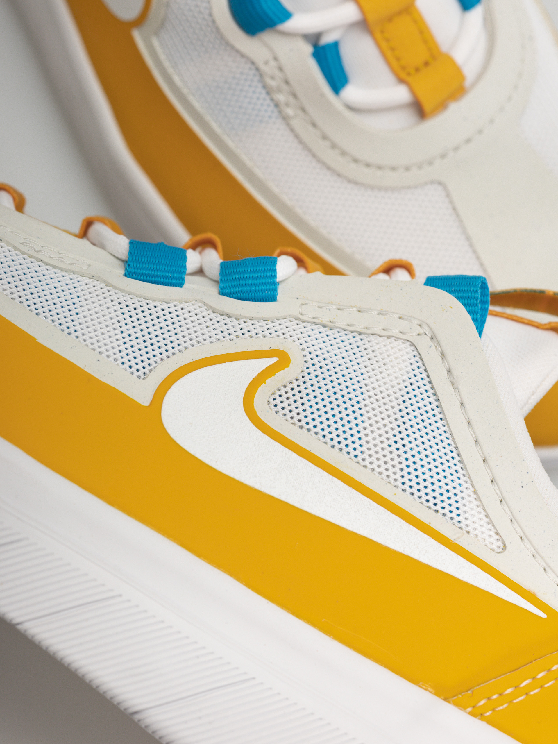 Nike SB Nyjah Free 2 Shoes (dark sulfur/white laser blue)