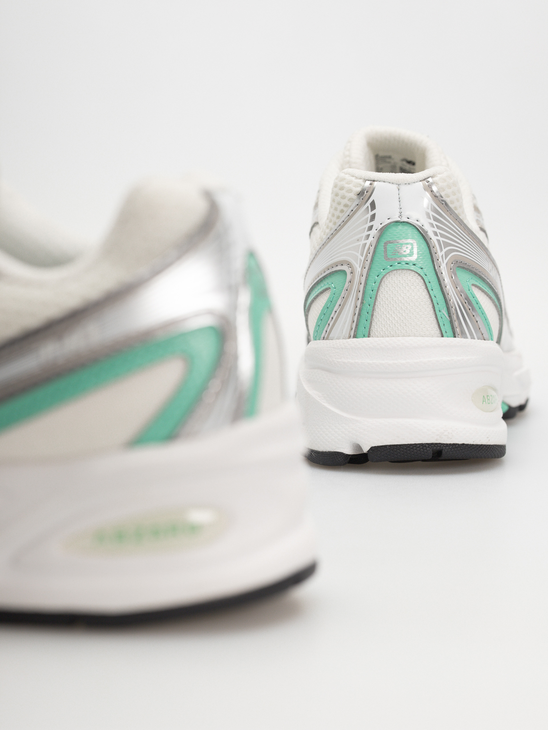 New Balance 740 JR Schuhe (silver metallic/deep end)