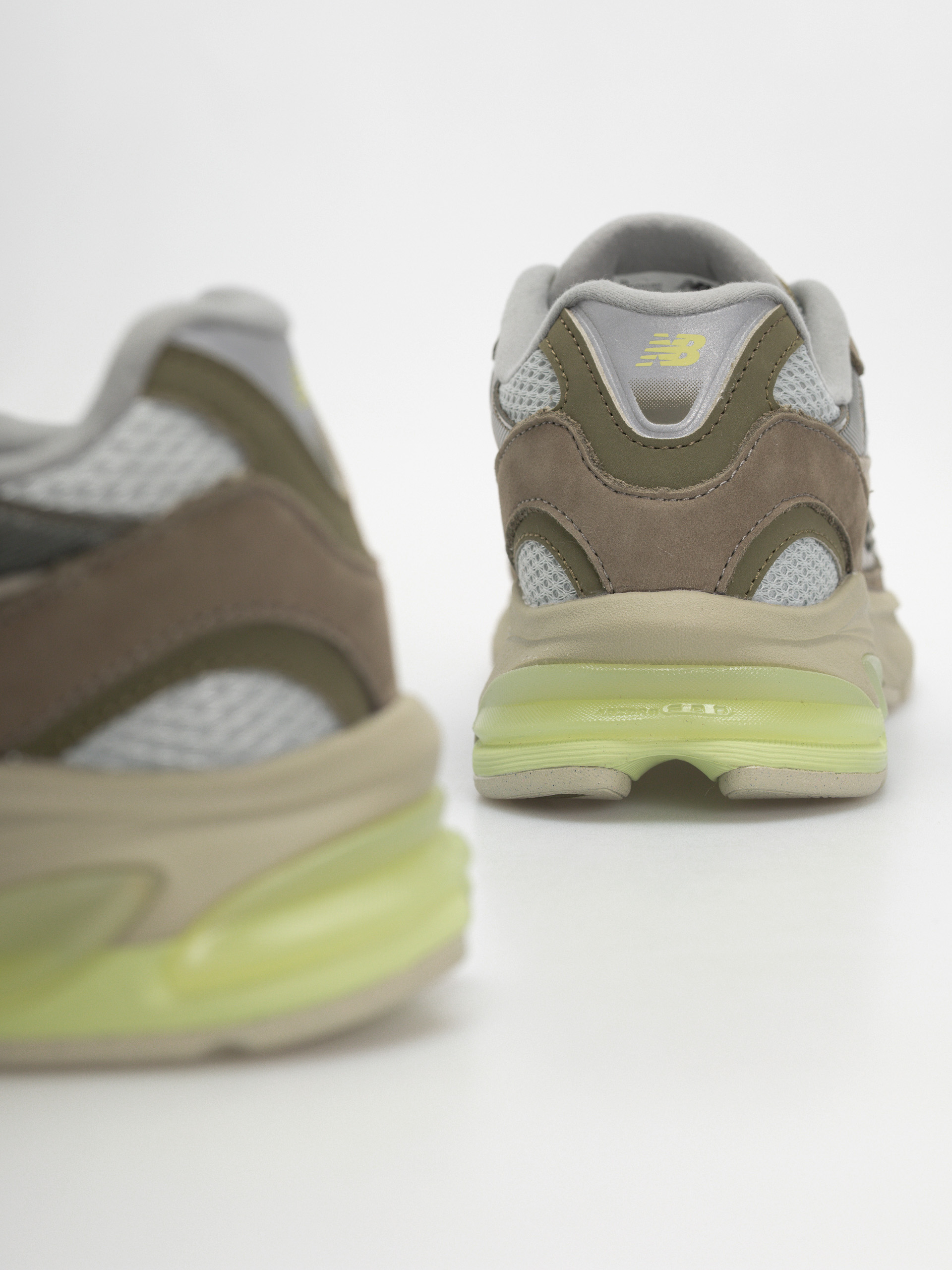 New Balance Shoes 2010 (covert green/dry lime/lone star grey)