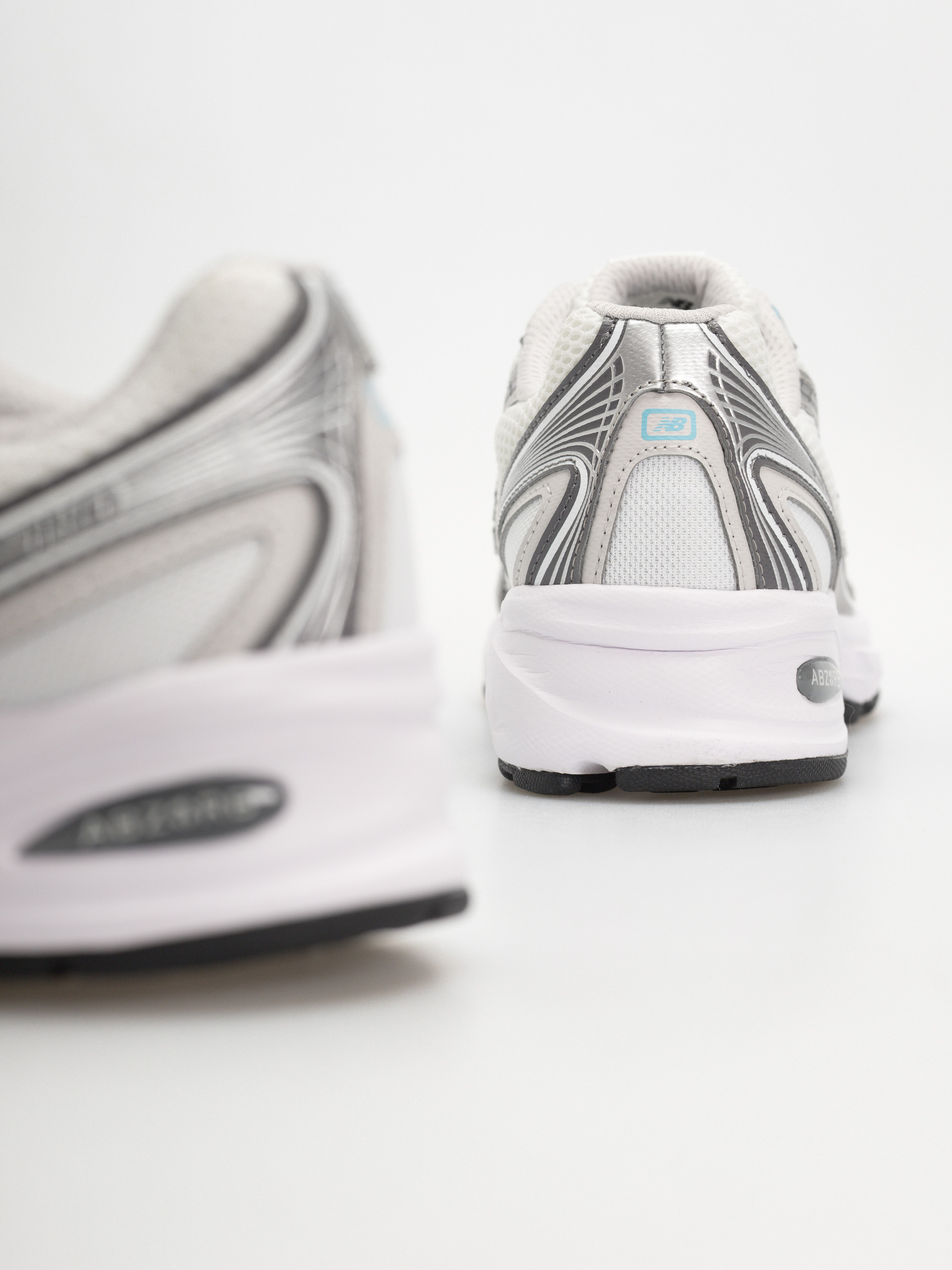 New Balance Shoes 740 (103 white/castlerock)