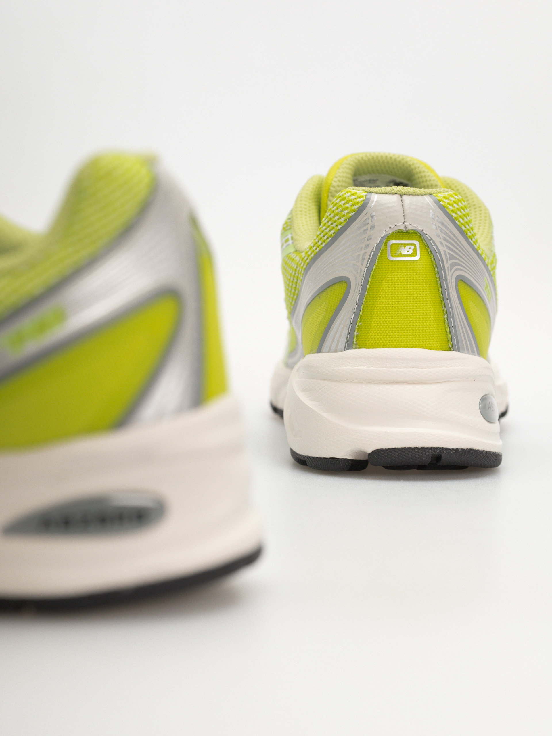 New Balance Shoes 740 (timberwolf/afterglow)