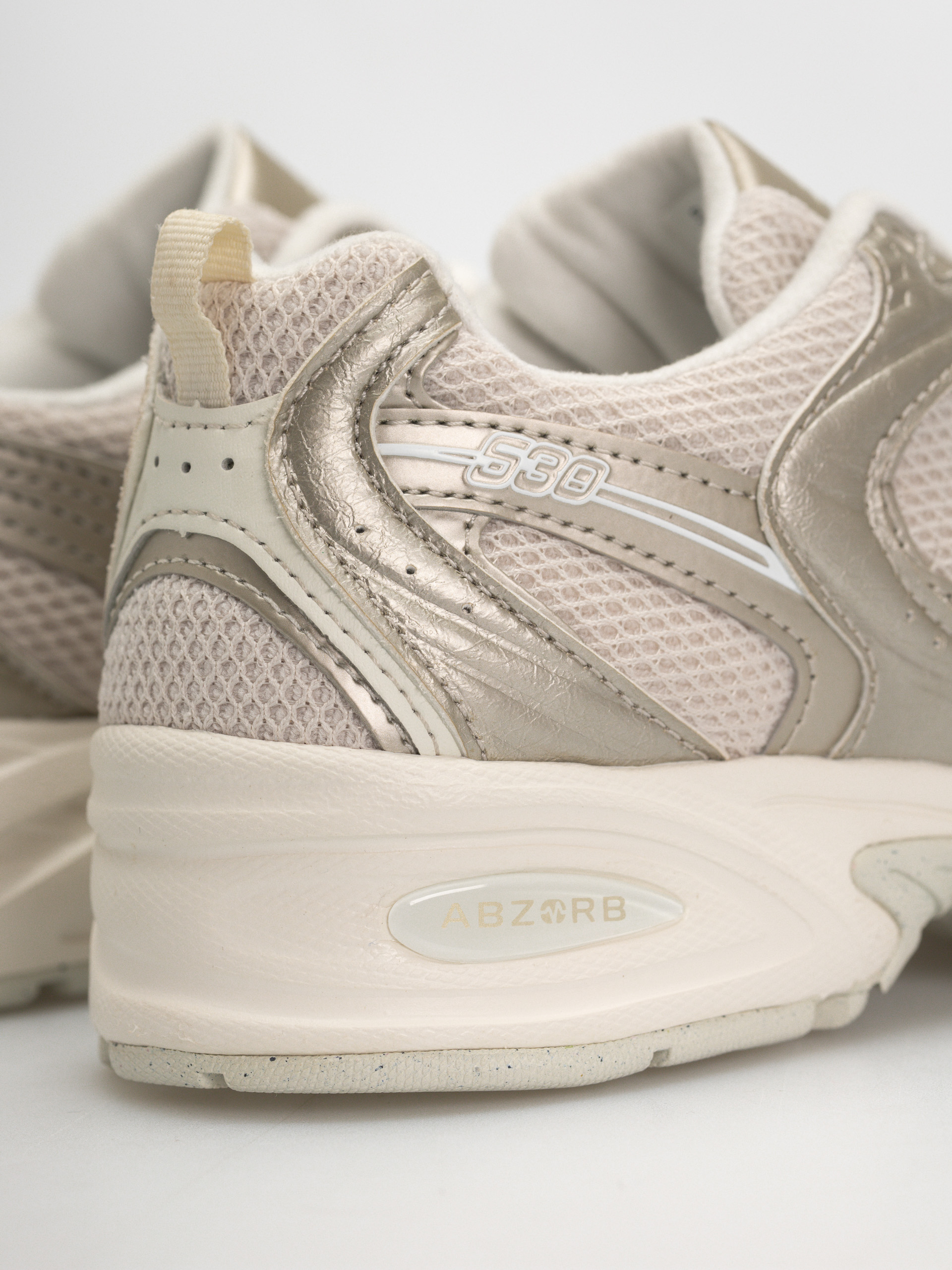 New Balance Shoes 530 (gold metallic/linen)