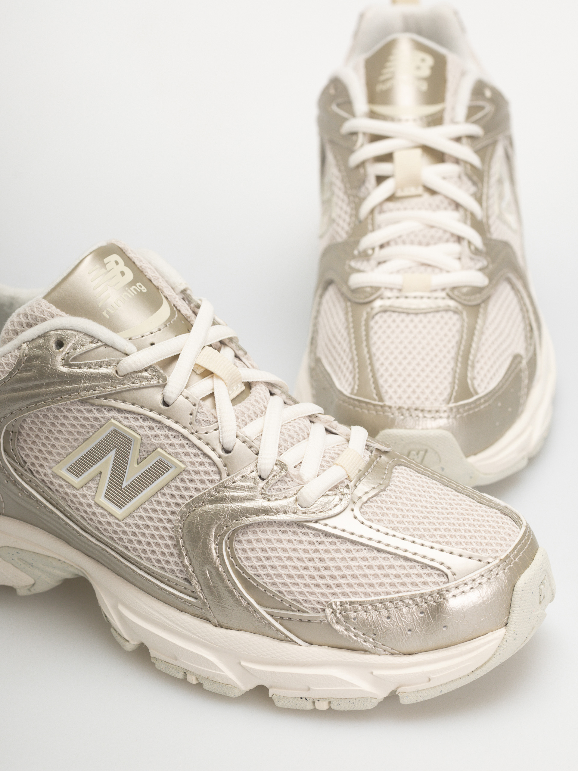 New Balance Shoes 530 (gold metallic/linen)