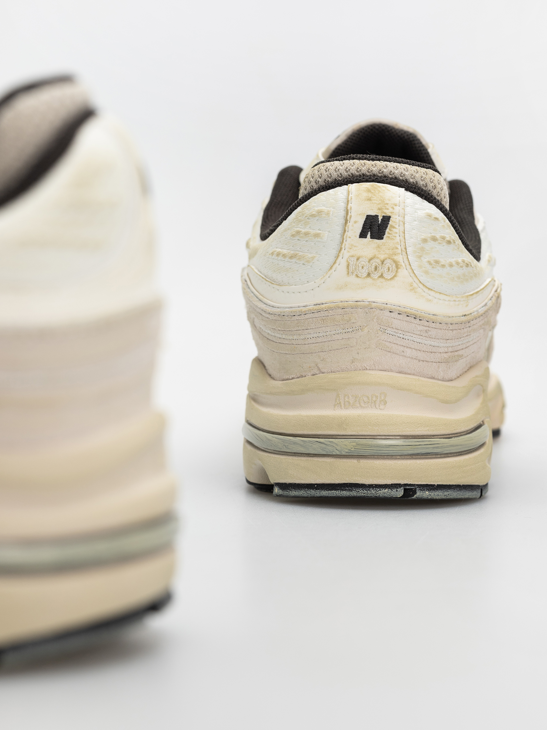 New Balance 1000 Shoes (timberwolf/sea salt)