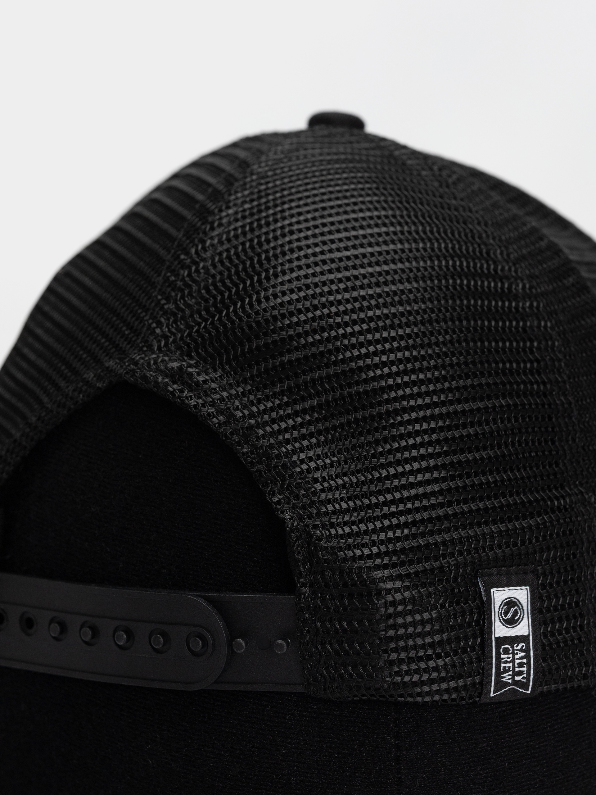 Salty Crew Cap Mahi Surface Trucker (black)