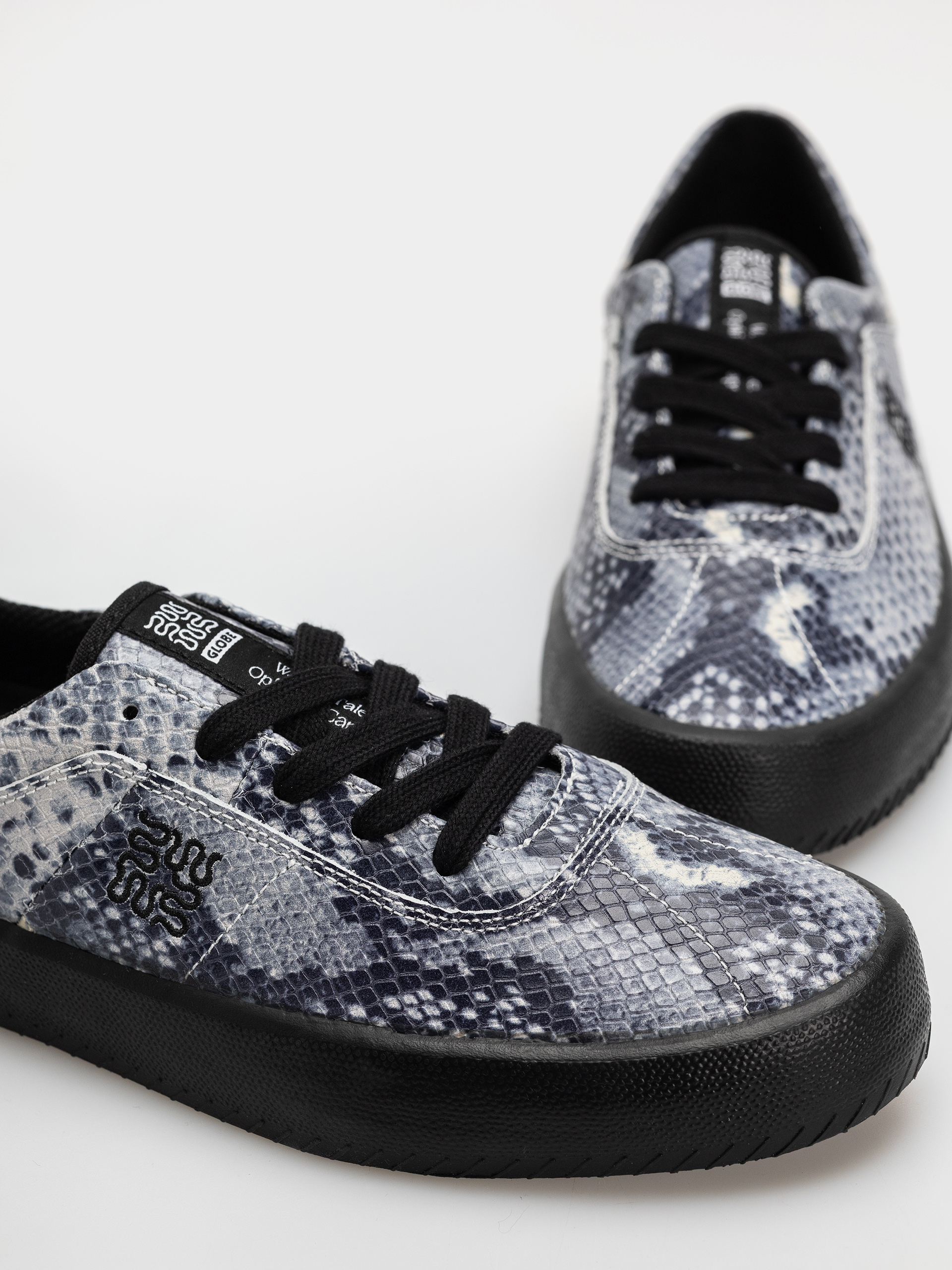 Globe Melbek Schuhe (wasted talent black/snake)