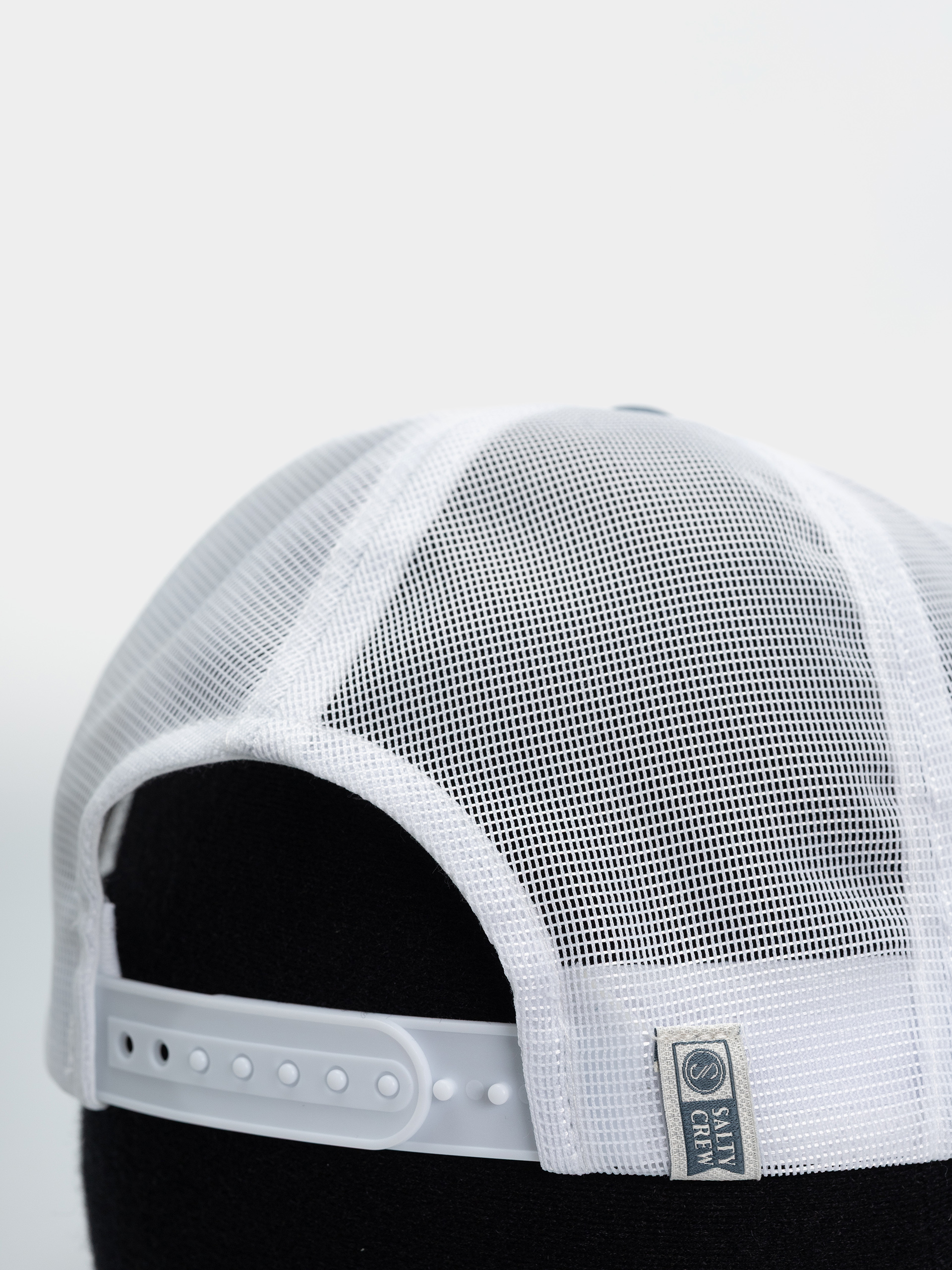 Salty Crew Cap Bait Shop Trucker (off white)