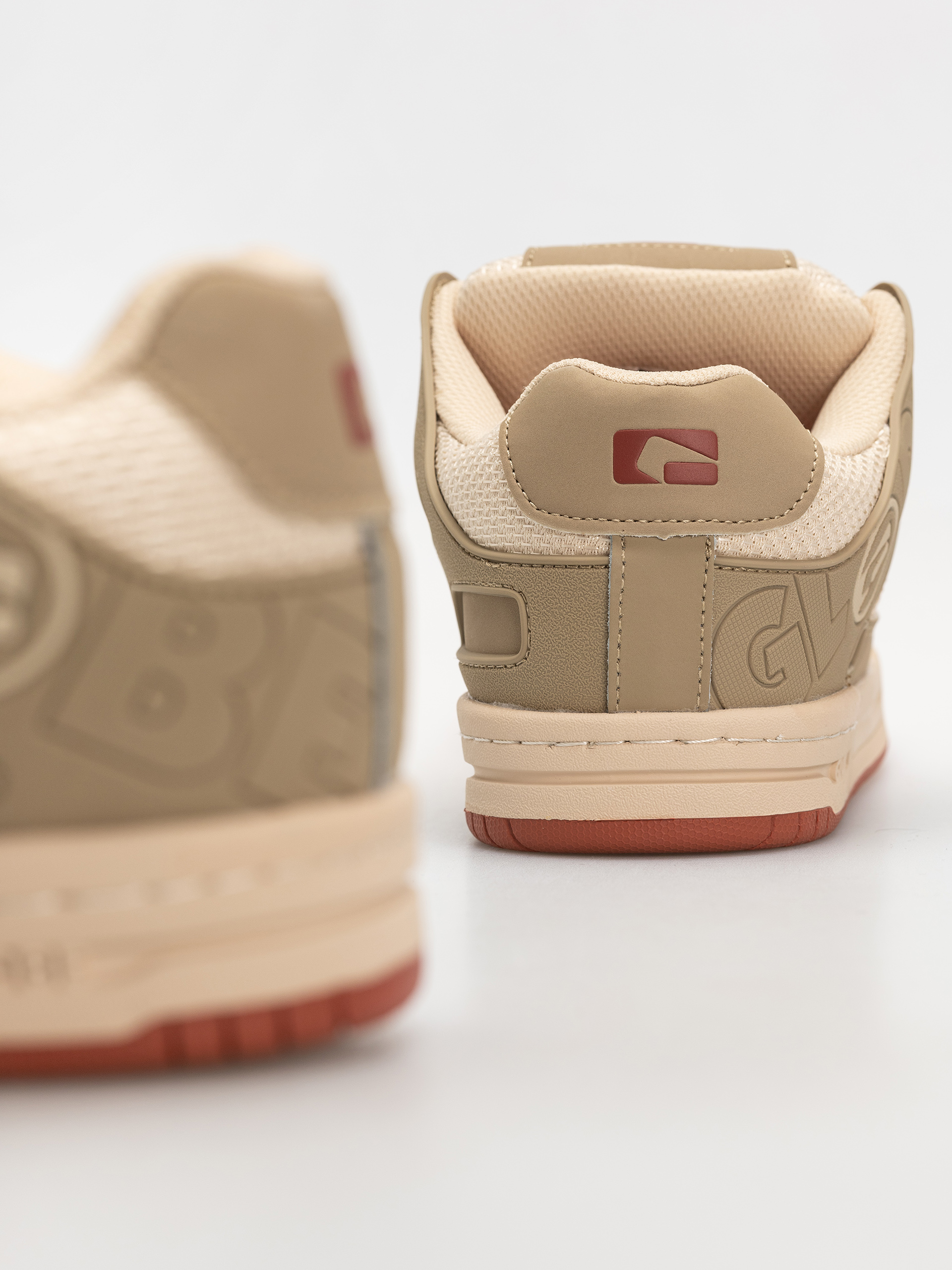 Globe Schuhe Tilt (sand/red)