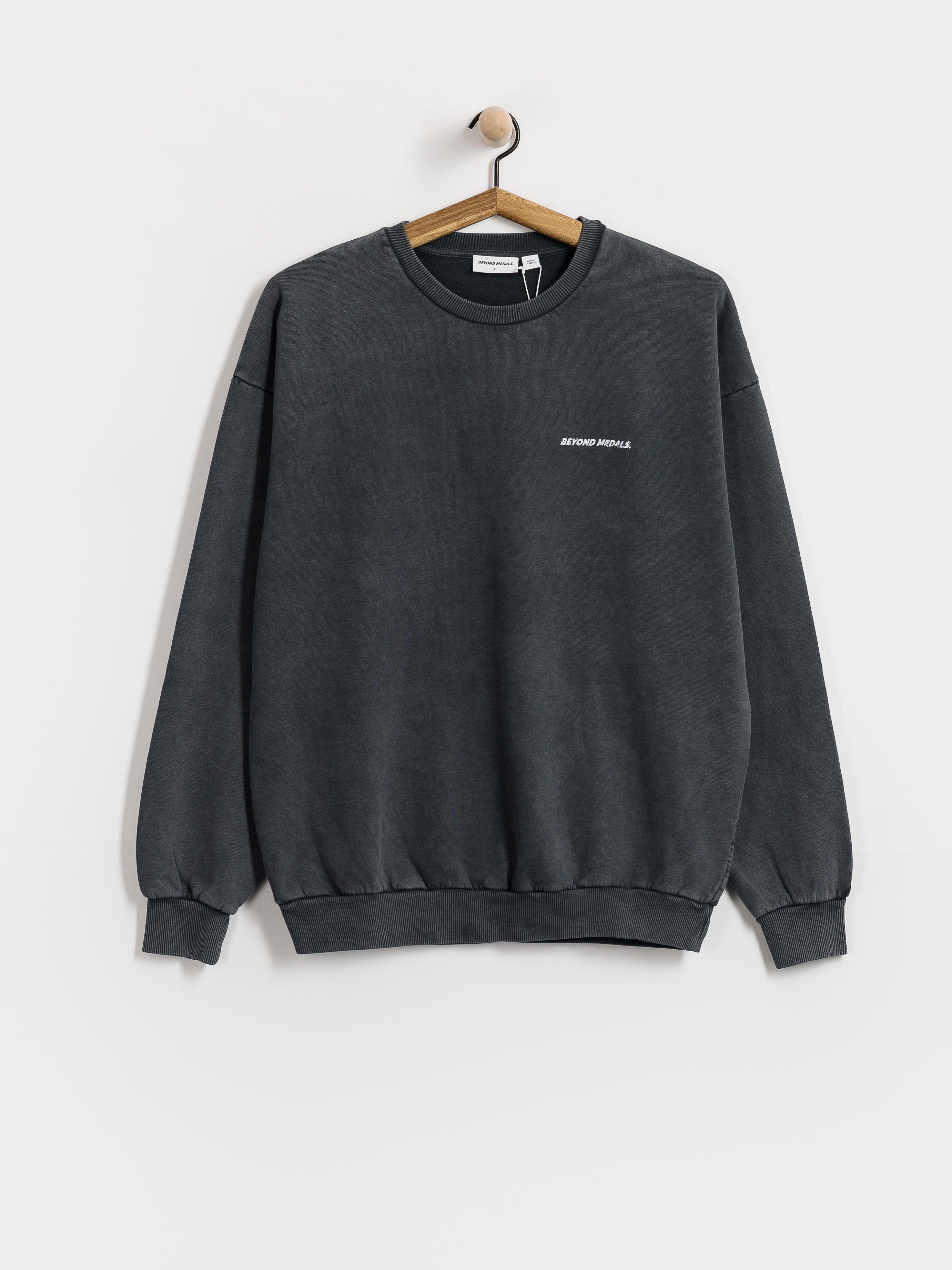 Beyond Medals Sweatshirt Distressed Logo (black)