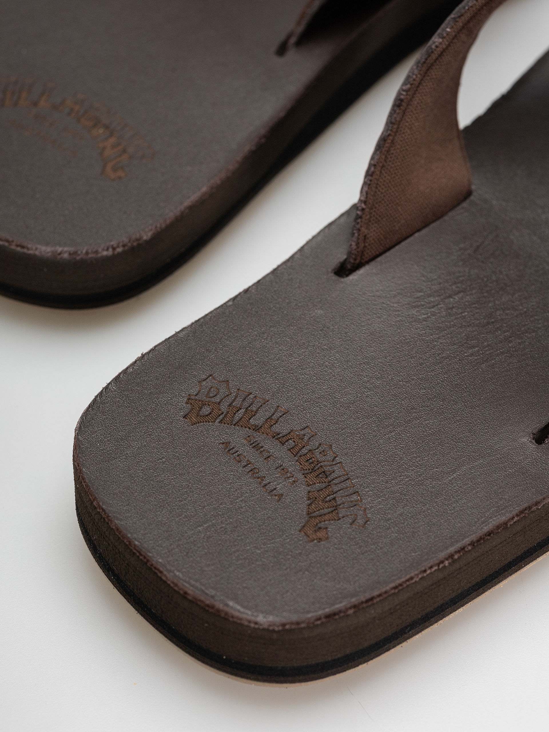 Billabong Mojave Leather Flip Flops (dark brown)