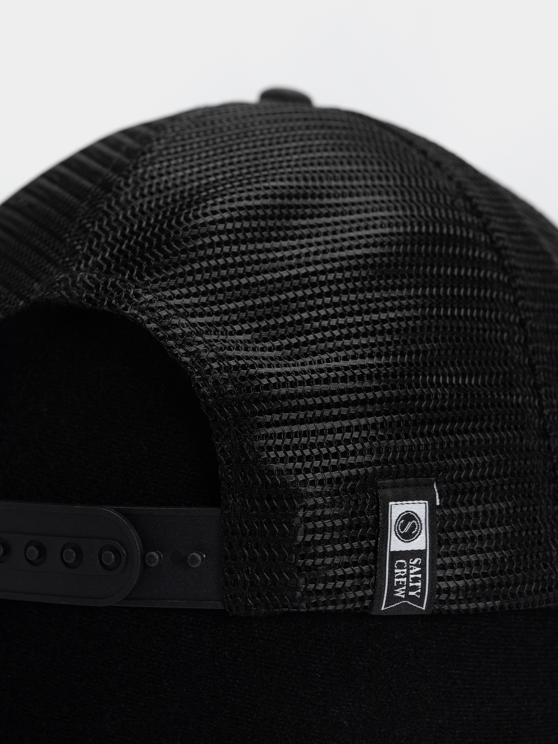 Salty Crew Cap Archway Trucker (black)