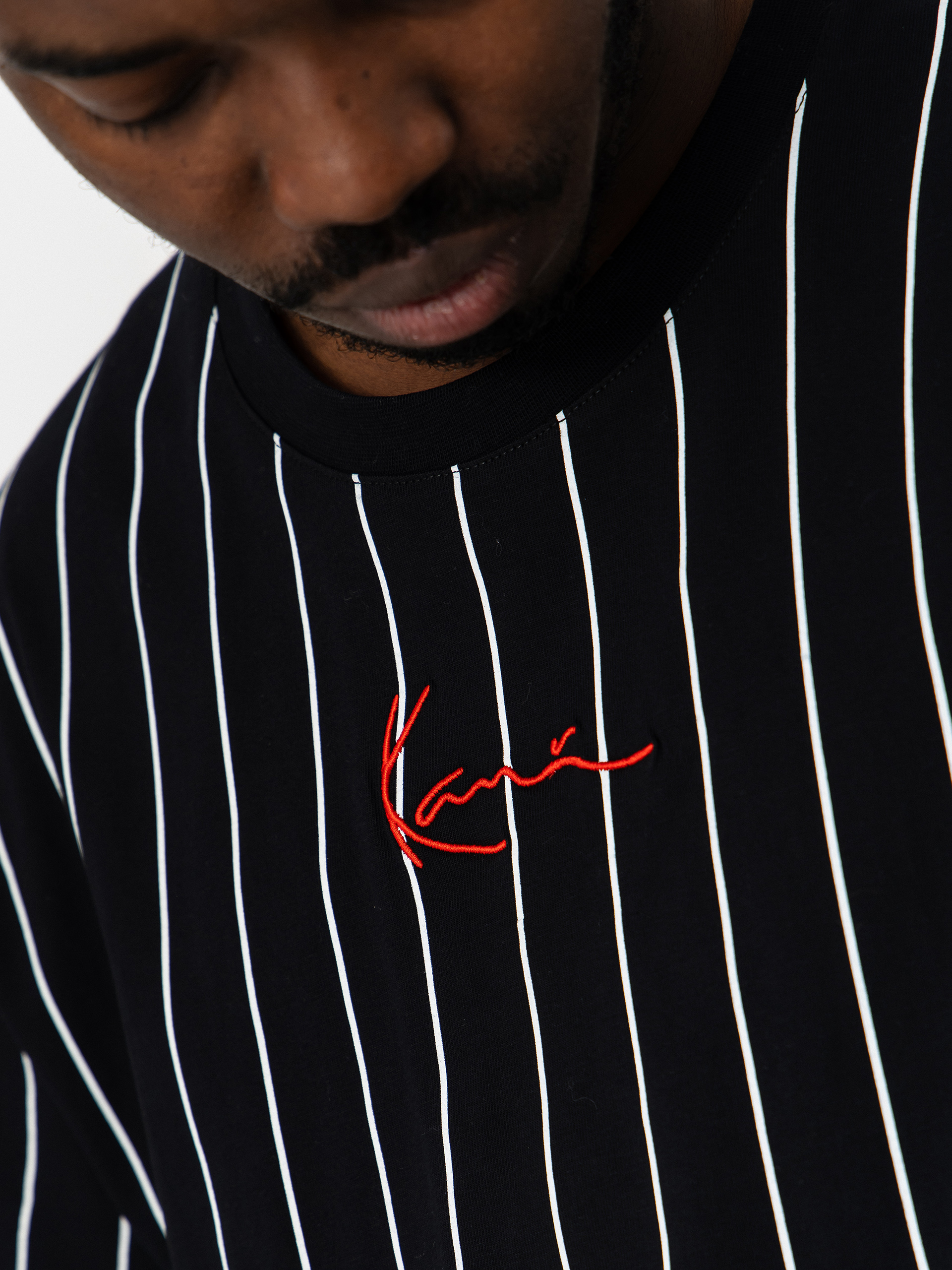 Karl Kani Small Signature Pinstripe T-Shirt (black/white)