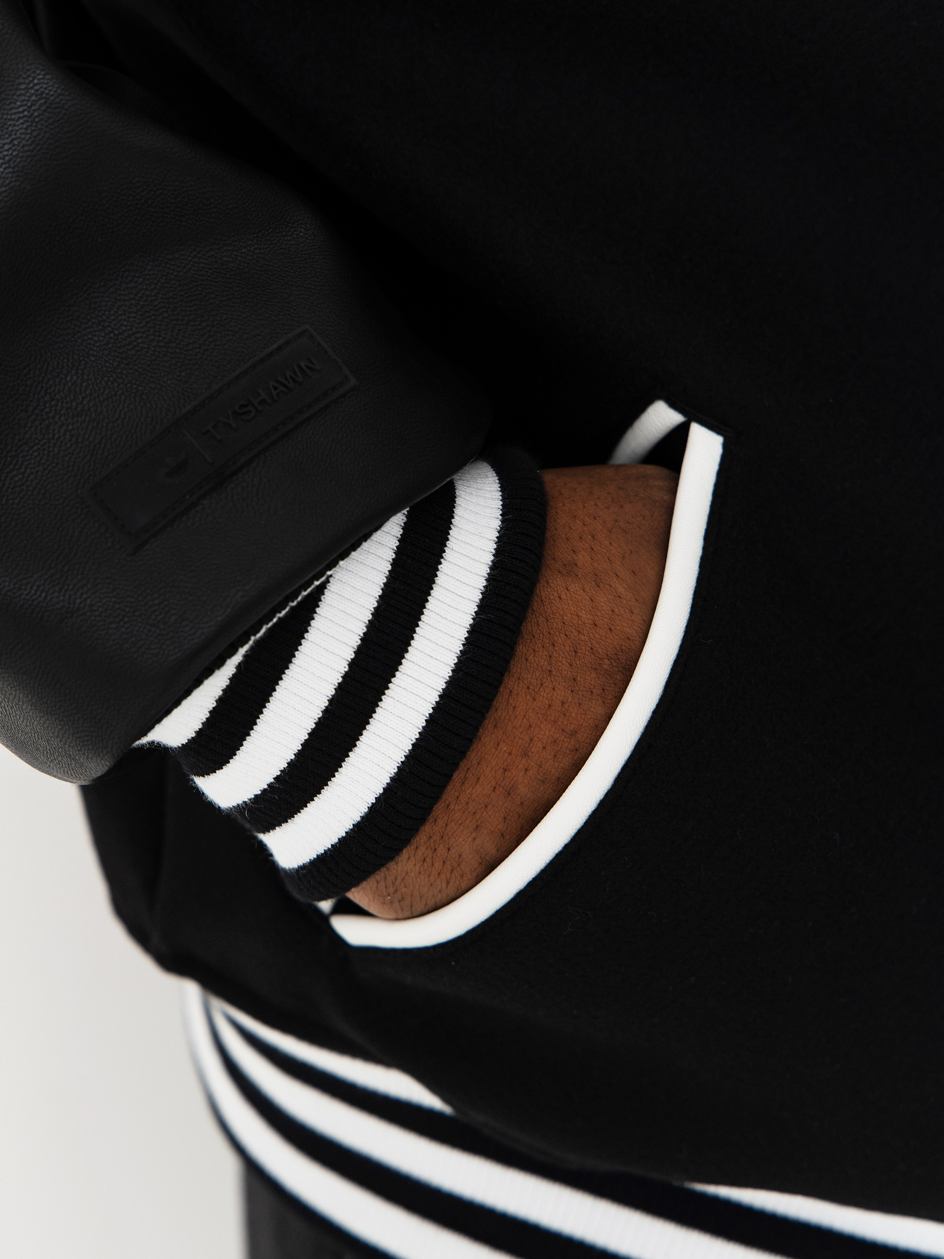 adidas Tyshawn Jacke (black/white)