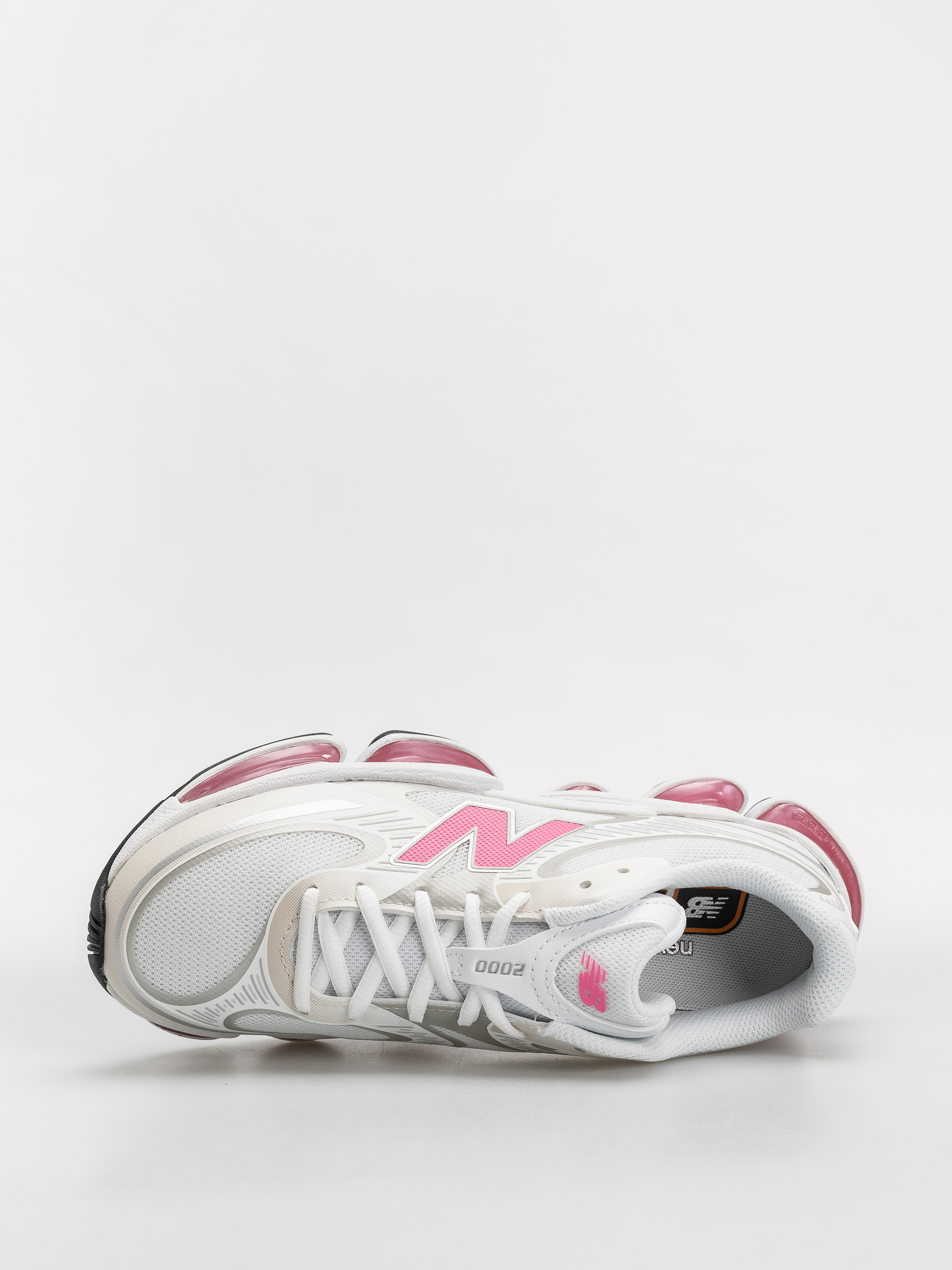 New Balance 2000 Shoes (103 white/30% lighter pink heat)