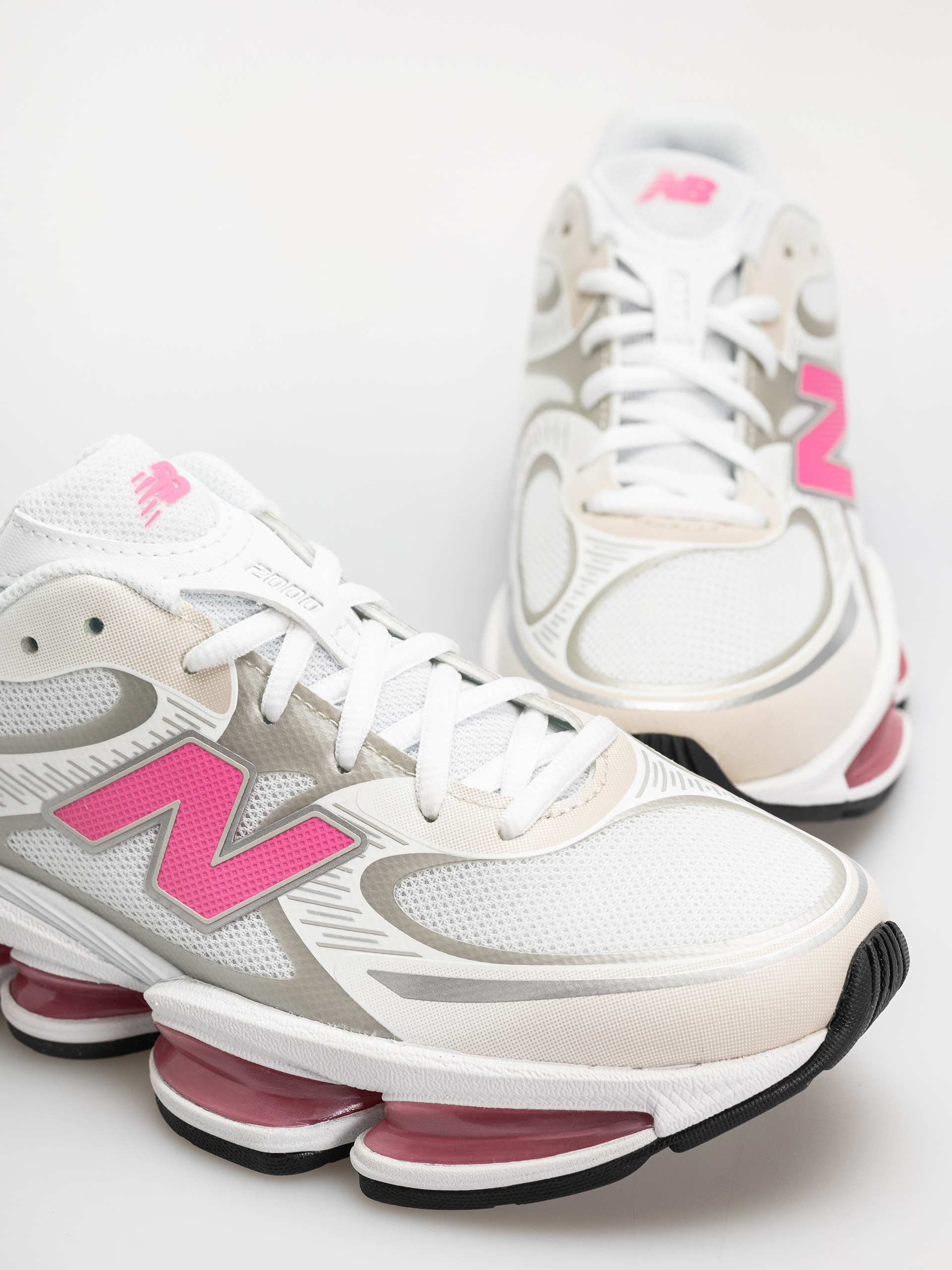 New Balance 2000 Schuhe (103 white/30% lighter pink heat)