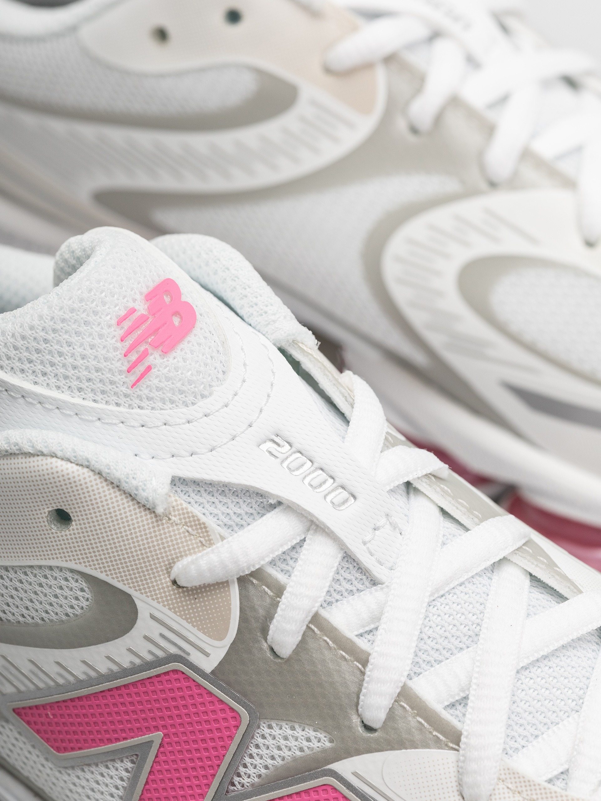 New Balance 2000 Schuhe (103 white/30% lighter pink heat)
