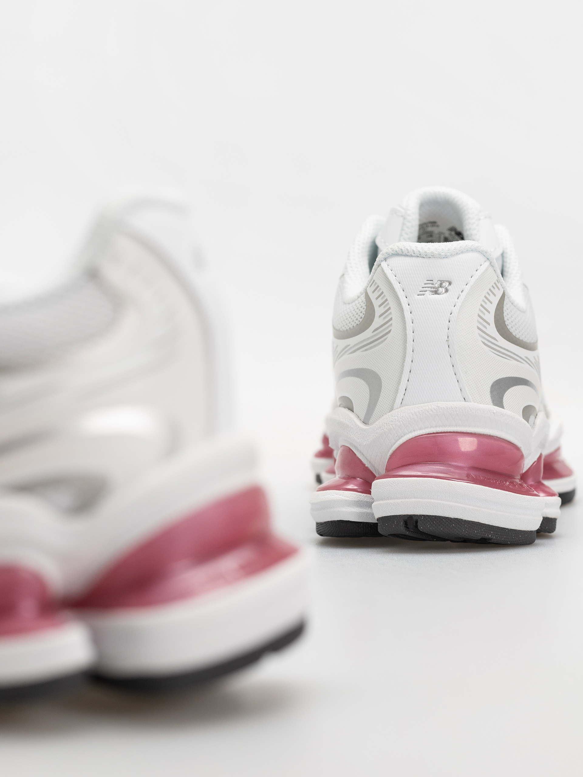 New Balance 2000 Schuhe (103 white/30% lighter pink heat)