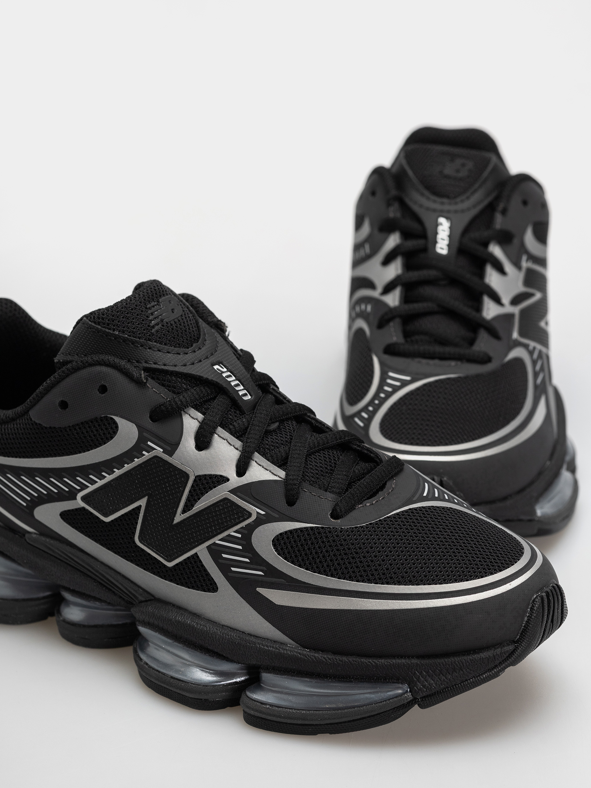New Balance 2000 Shoes (black/silver metallic)