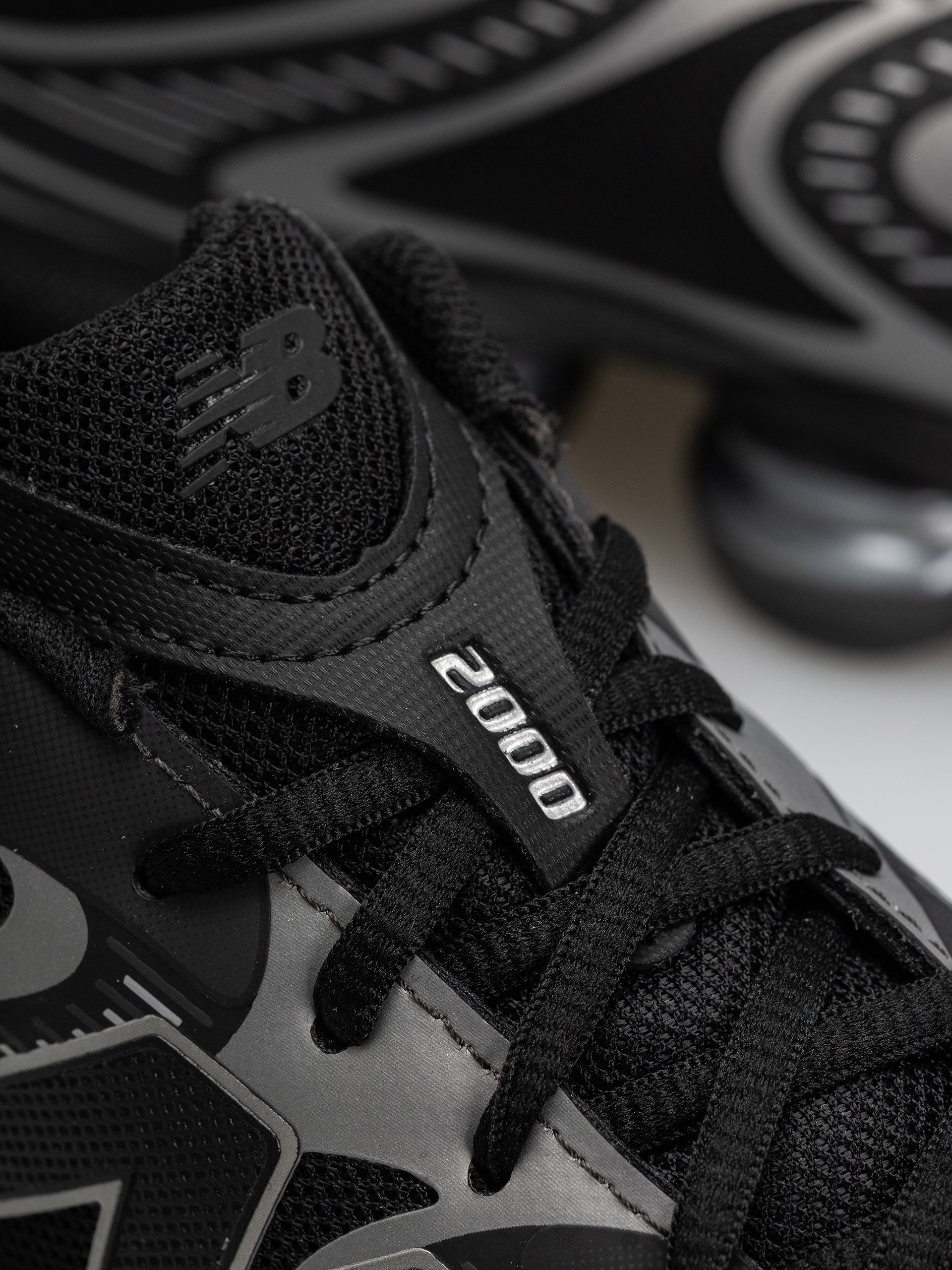 New Balance 2000 Shoes (black/silver metallic)