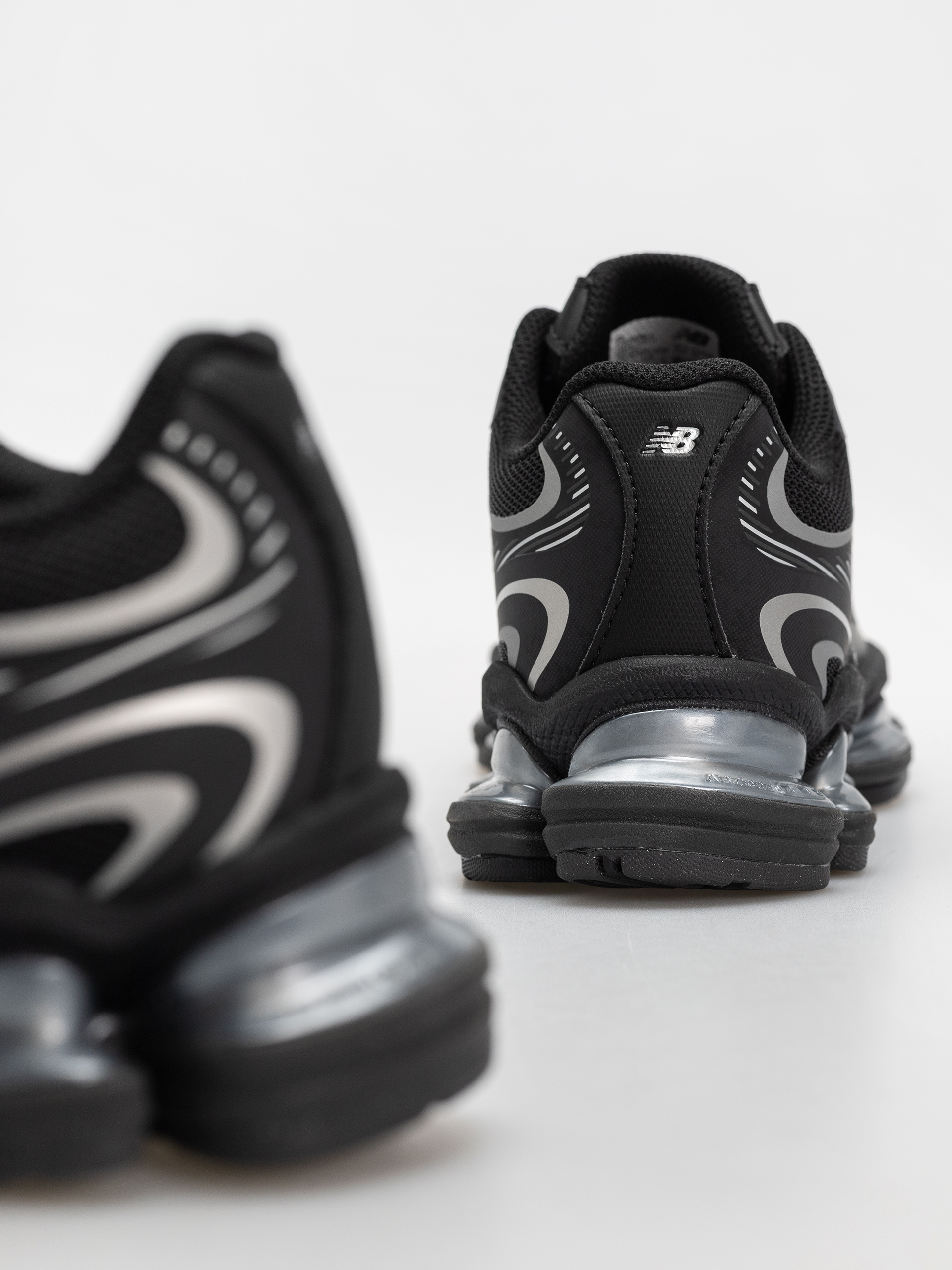 New Balance 2000 Schuhe (black/silver metallic)